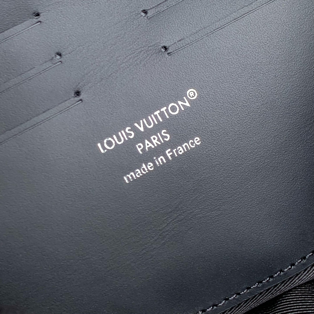 LOUIS VUITTON POCHETTE KASAI 24.5 IN BLACK MONOGRAM SHADOW CALFSKIN