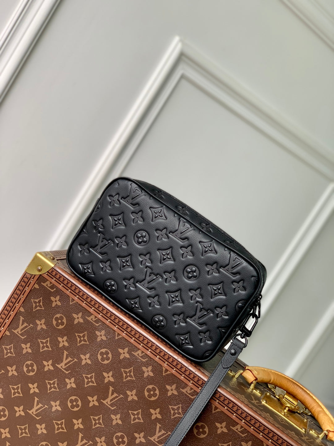 LOUIS VUITTON POCHETTE KASAI 24.5 IN BLACK MONOGRAM SHADOW CALFSKIN