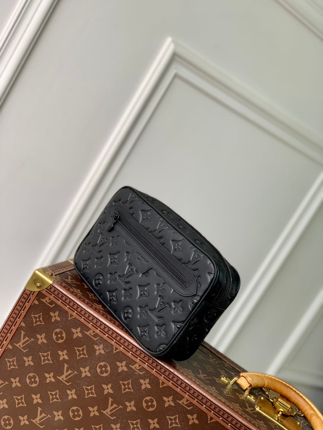 LOUIS VUITTON POCHETTE KASAI 24.5 IN BLACK MONOGRAM SHADOW CALFSKIN