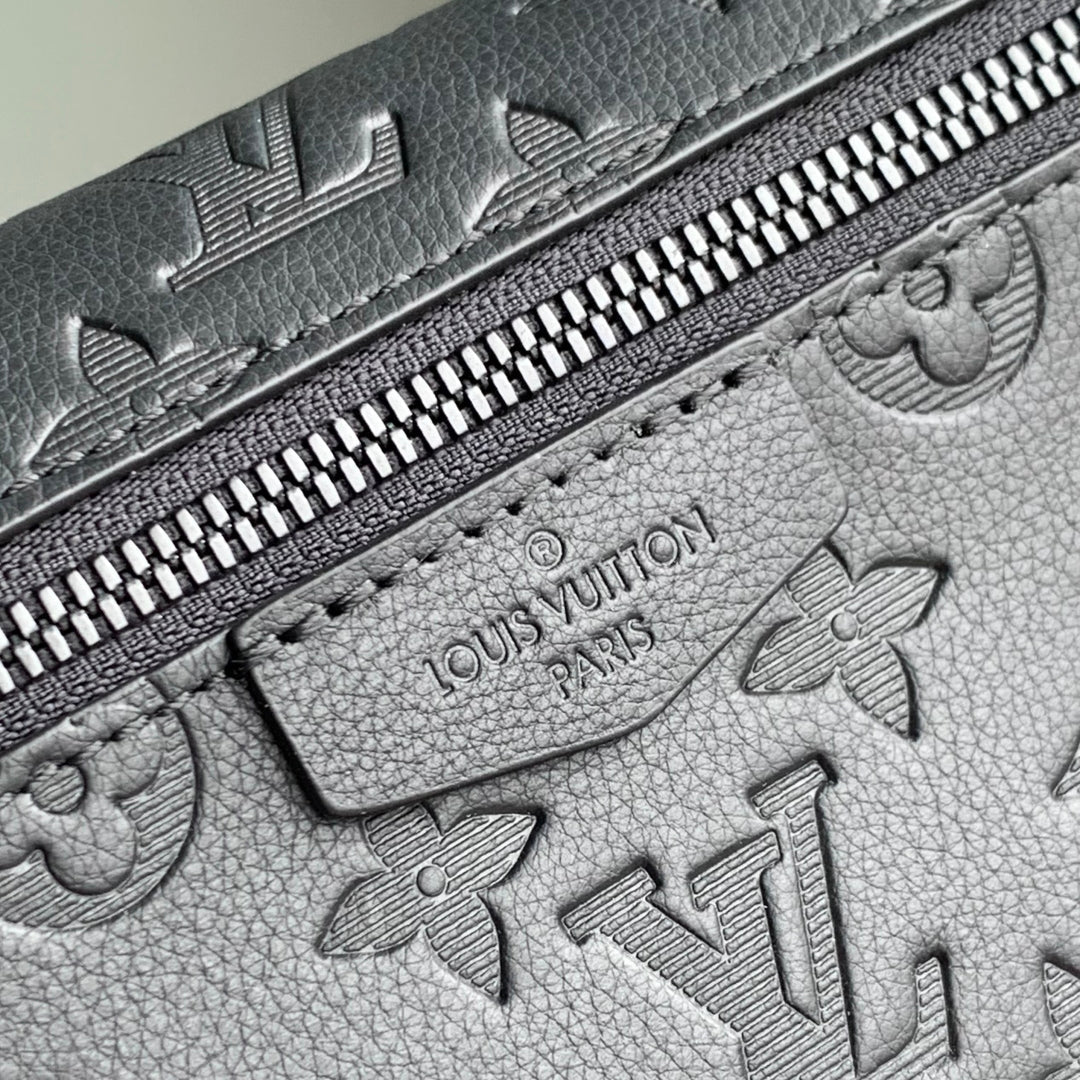 LOUIS VUITTON PULSE MESSENGER 26.6 IN BLACK MONOGRAM SHADOW EMBOSSED CALFSKIN