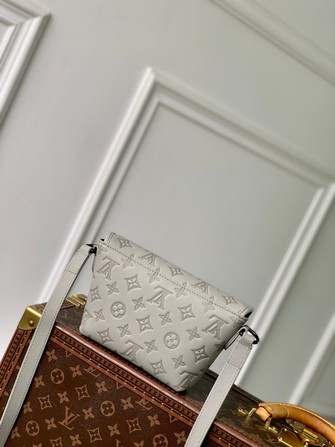 LOUIS VUITTON PULSE WEARABLE WALLET 22.5 IN SAND MONOGRAM SHADOW EMBOSSED CALFSKIN