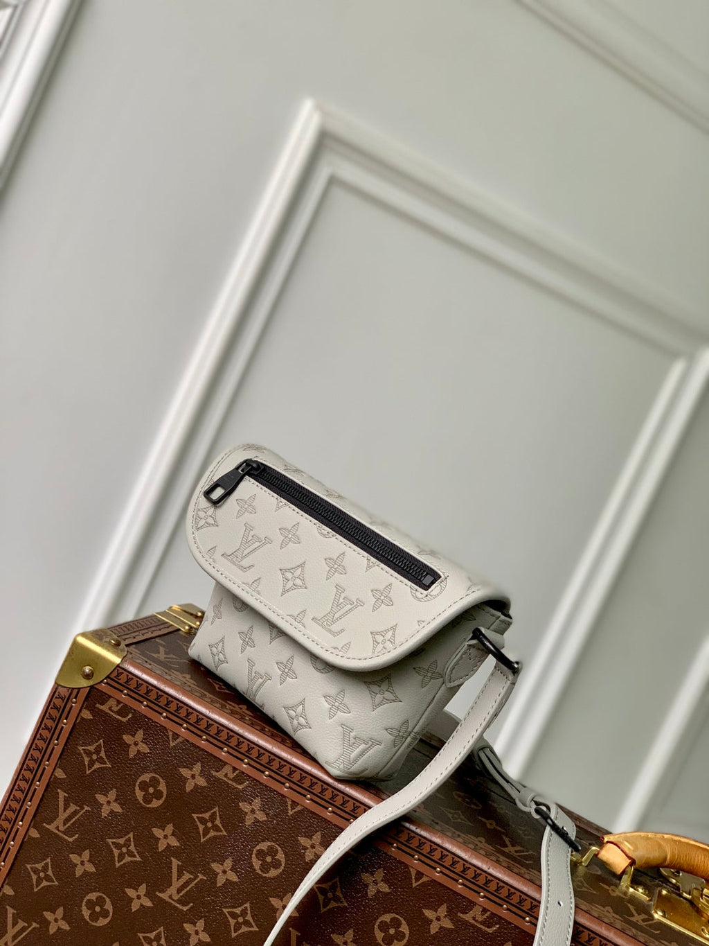 LOUIS VUITTON PULSE WEARABLE WALLET 22.5 IN SAND MONOGRAM SHADOW EMBOSSED CALFSKIN
