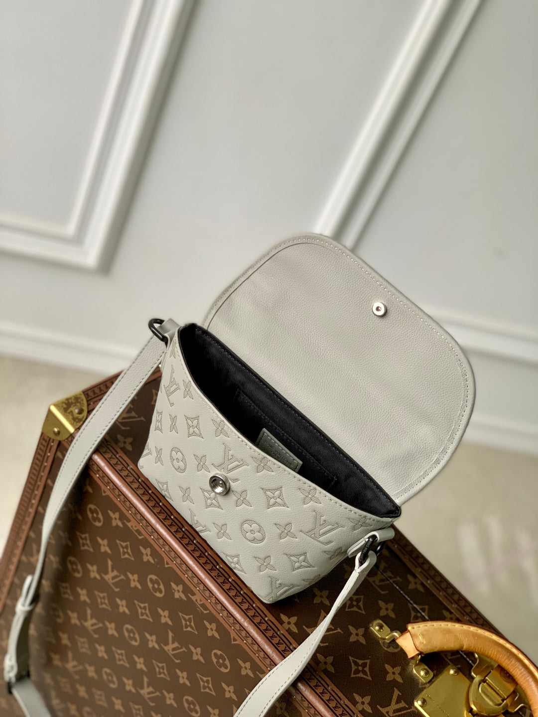 LOUIS VUITTON PULSE WEARABLE WALLET 22.5 IN SAND MONOGRAM SHADOW EMBOSSED CALFSKIN