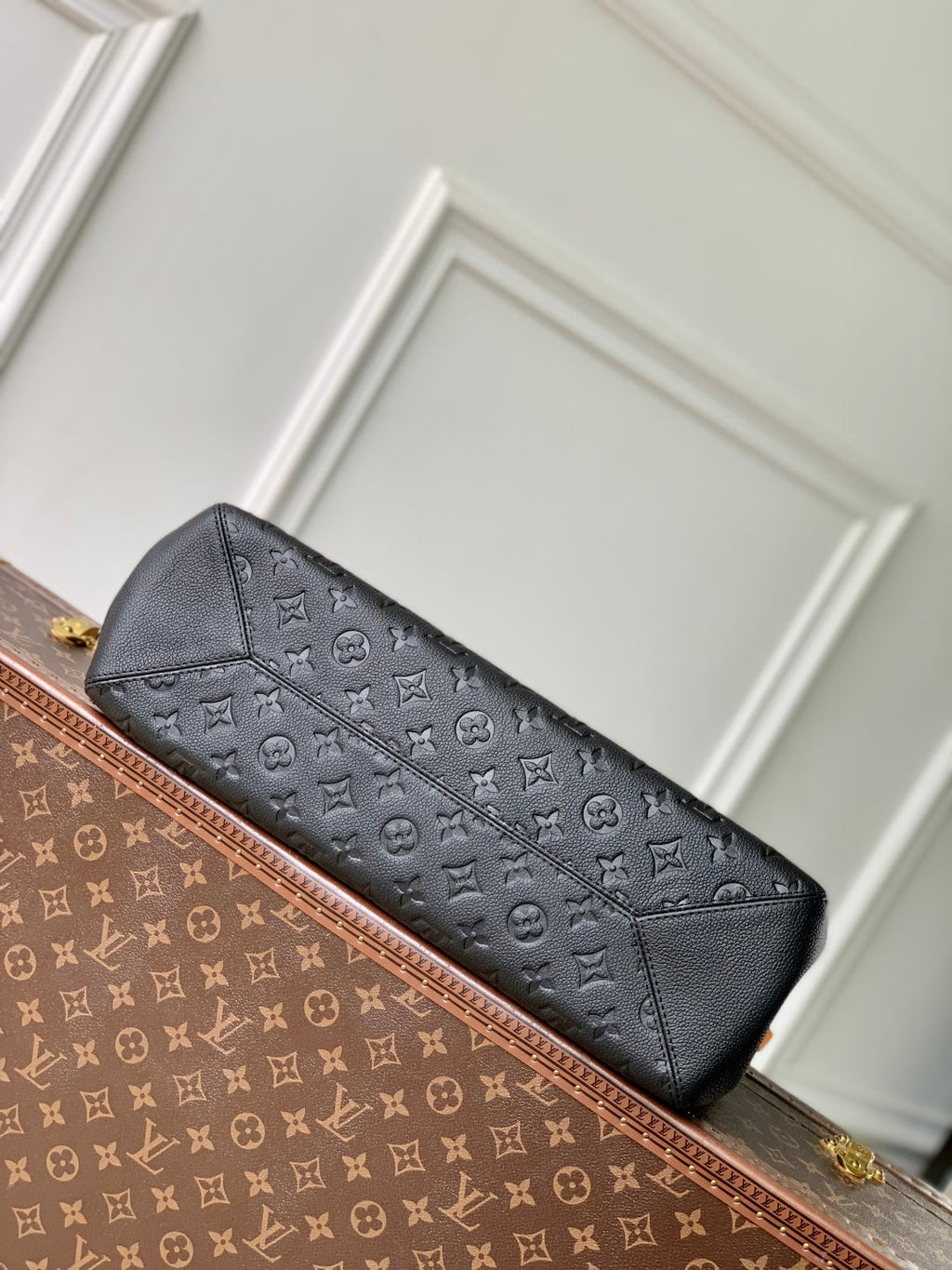 LOUIS VUITTON ANYTIME MM 42 IN BLACK MONOGRAM EMPREINTE CALFSKIN GOLD HARDWARE
