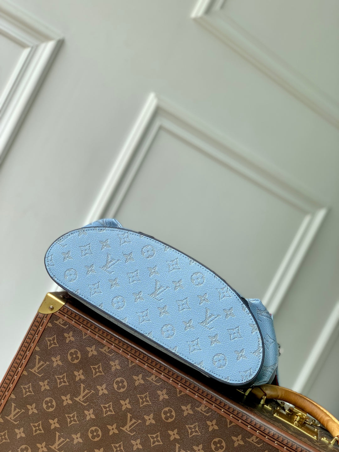 LOUIS VUITTON CHRISTOPHER MM BACKPACK 44 IN SKY BLUE MONOGRAM HERITAGE CANVAS BLACK CALFSKIN