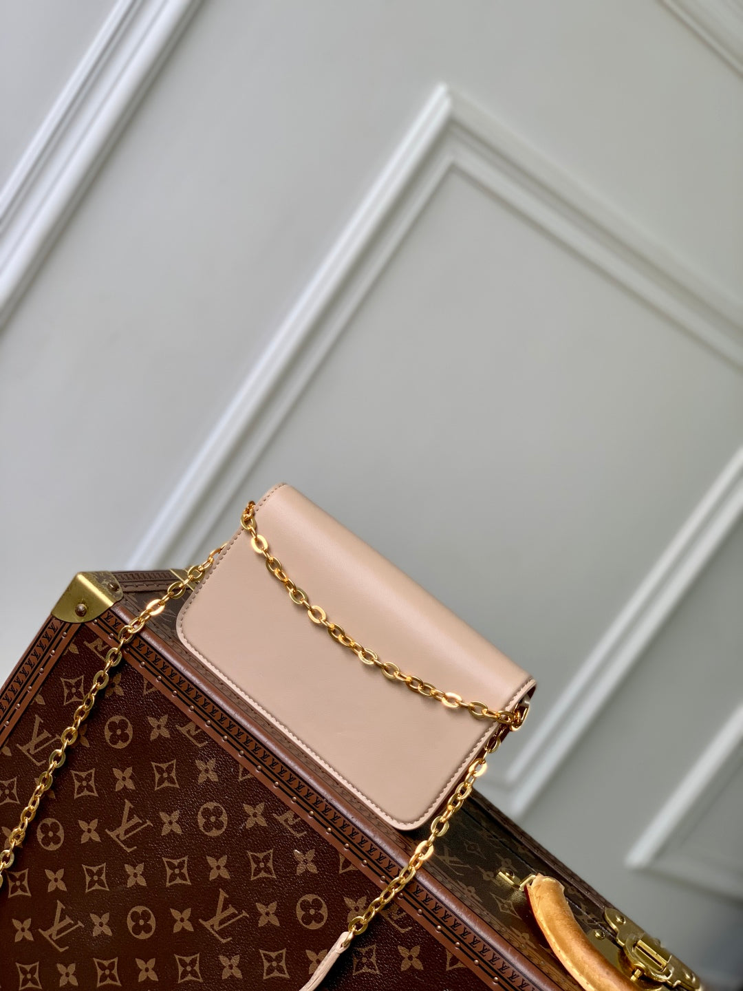 LOUIS VUITTON WALLET ON CHAIN BLOOM 20 IN BEIGE CALFSKIN
