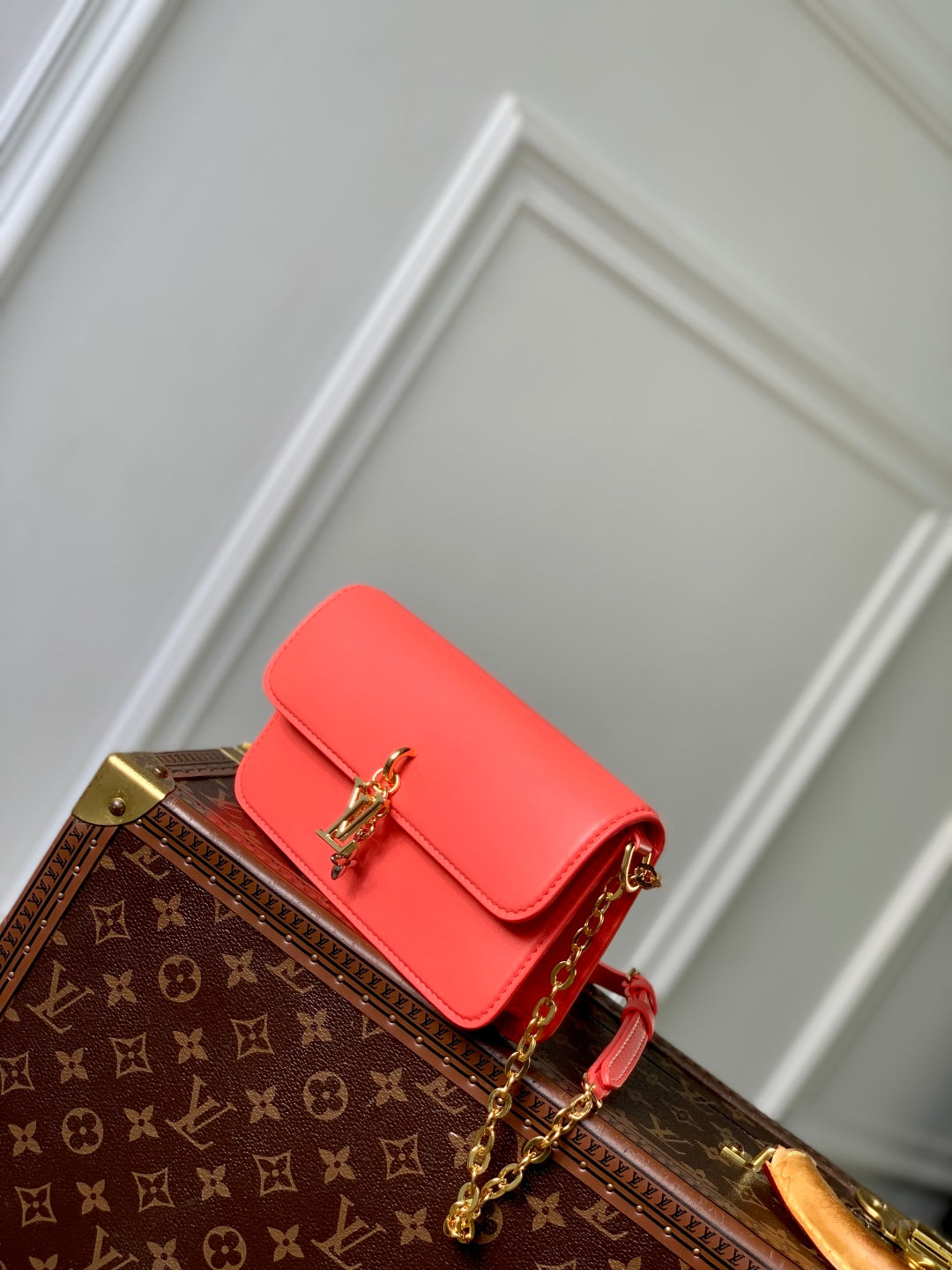 LOUIS VUITTON WALLET ON CHAIN BLOOM 20 IN SWEET CORAL CALFSKIN