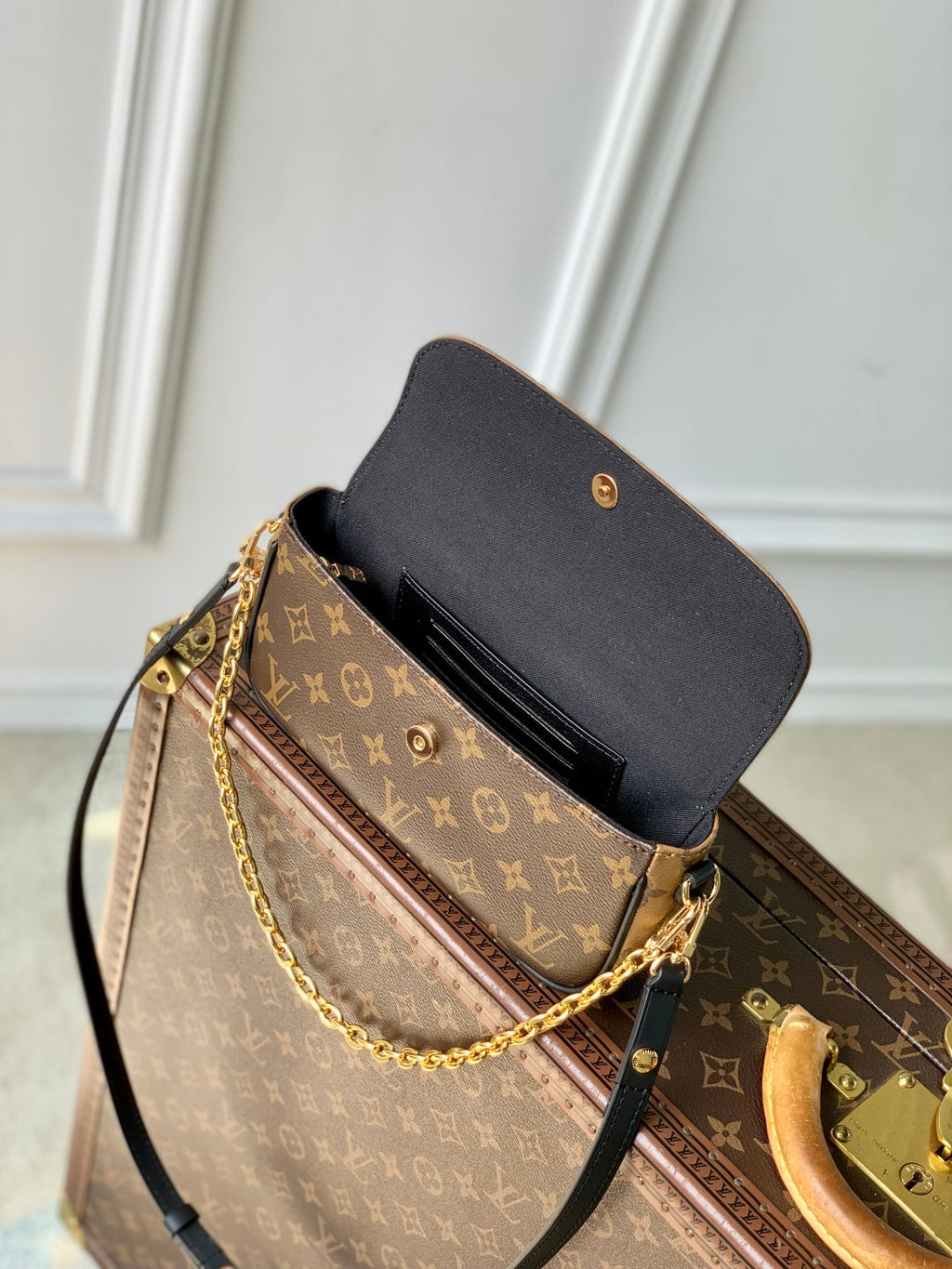 LOUIS VUITTON WALLET ON CHAIN IVY 23 IN BROWN MONOGRAM REVERSE CANVAS