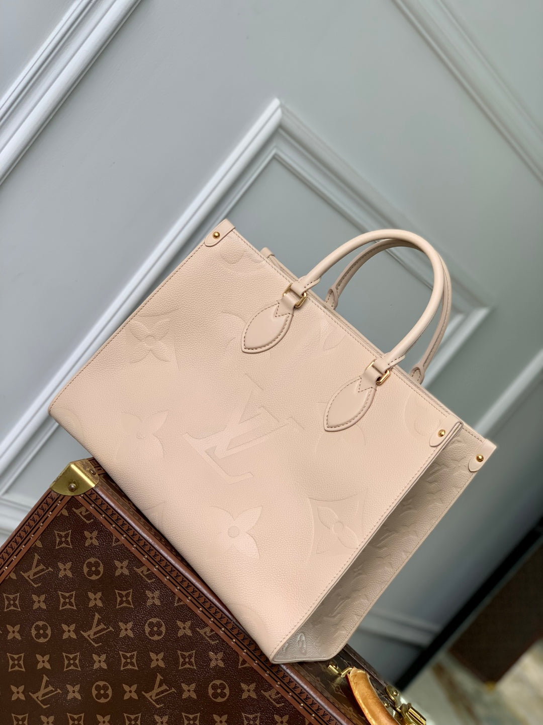 LOUIS VUITTON ONTHEGO MM 35 IN  BLUSH PINK MONOGRAM CALFSKIN