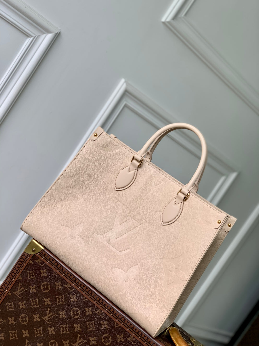 LOUIS VUITTON ONTHEGO MM 35 IN  BLUSH PINK MONOGRAM CALFSKIN
