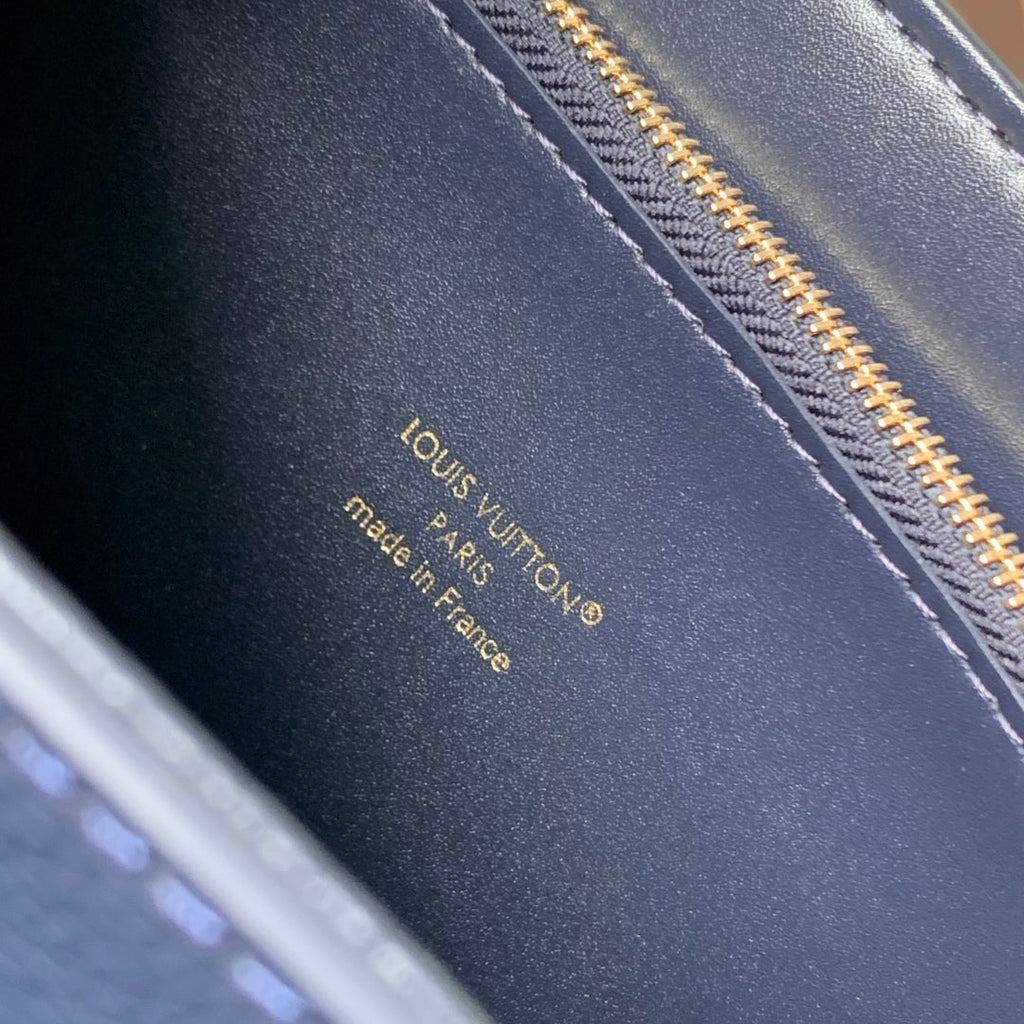 LOUIS VUITTON TWIST SLIM 19 IN NAVY BLUE TAURILLON CALFSKIN GOLD HARDWARE