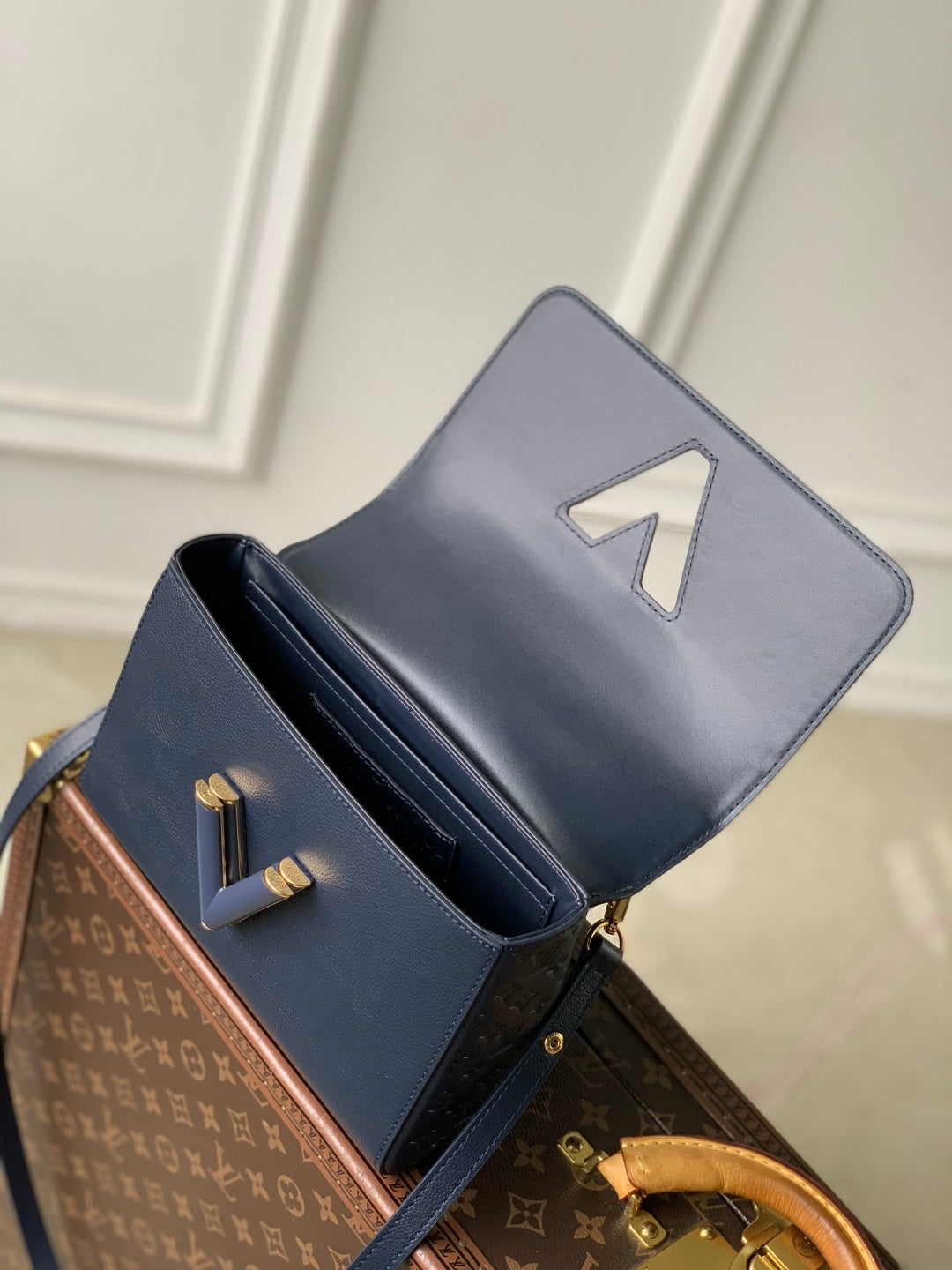 LOUIS VUITTON TWIST SLIM 19 IN NAVY BLUE TAURILLON CALFSKIN GOLD HARDWARE