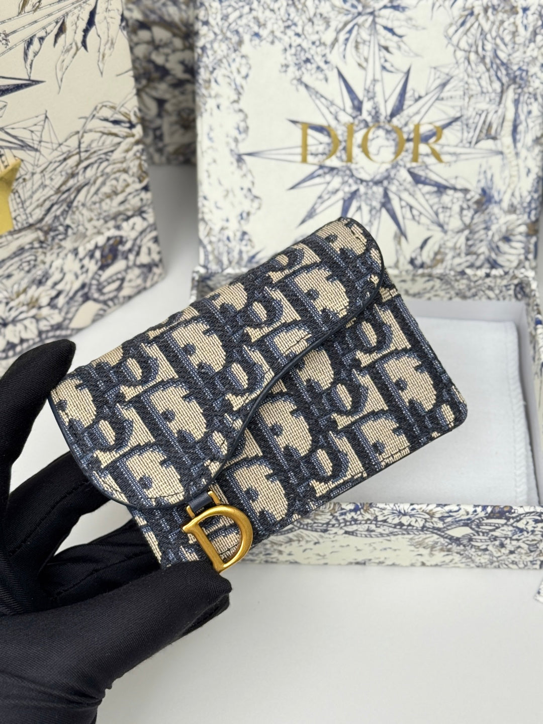 DIOR 25S SADDLE JASMINE GUSSET CARD HOLDER 10 IN BLUE OBLIQUE JACQUARD CANVAS