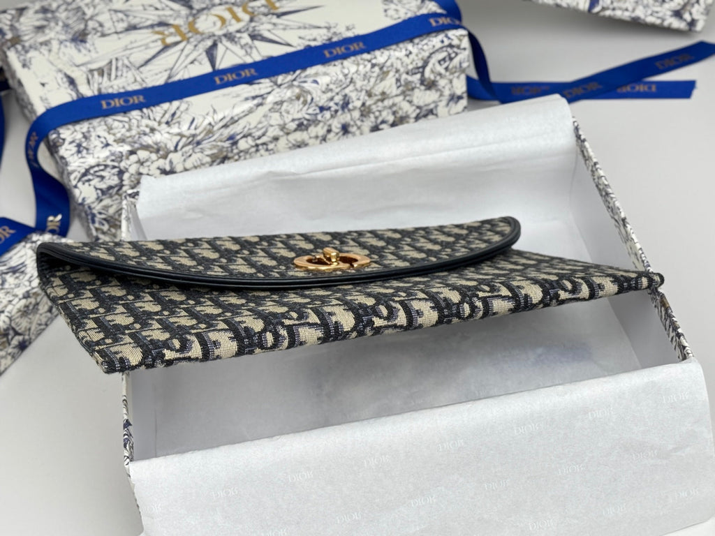 DIOR 25S 30 MONTAIGNE AVENUE POUCH WITH FLAP 30 IN BLUE  OBLIQUE JACQUARD
