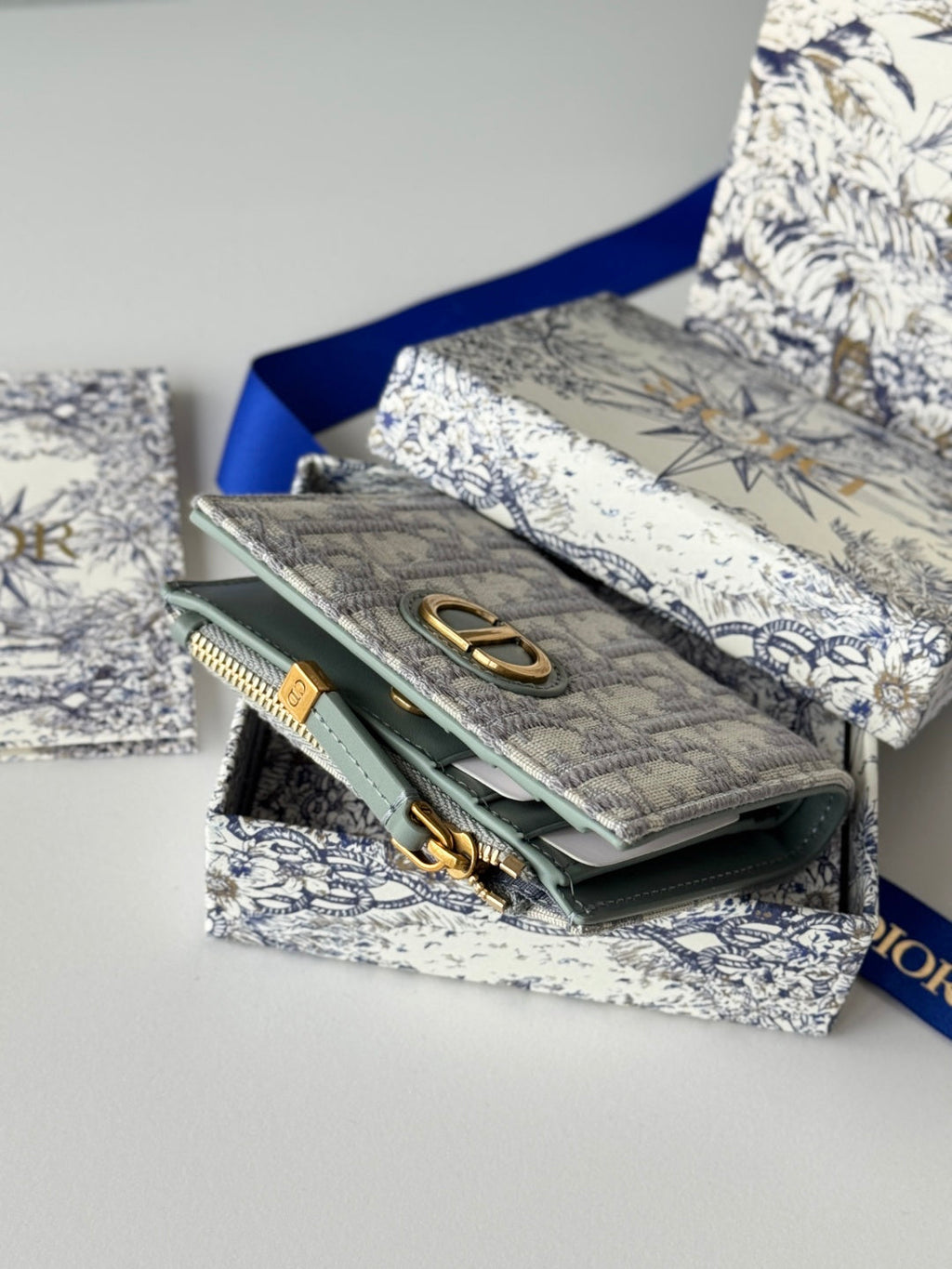 CHANEL DIOR 25S 30 MONTAIGNE DAHLIA WALLET 11 IN GRAY DIOR OBLIQUE JACQUARD