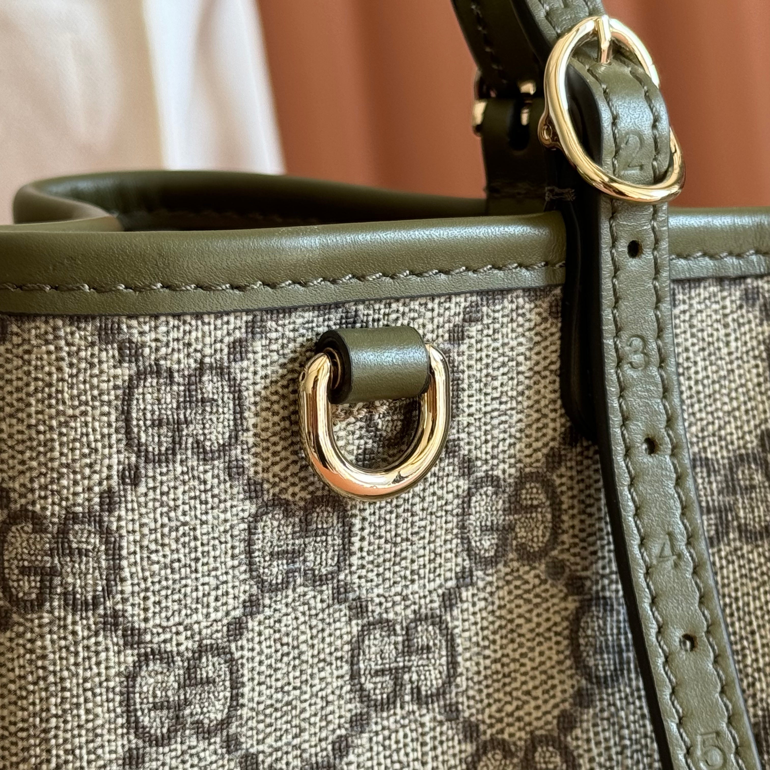 GUCCI 26S TOTE BAG 30 IN DARK BEIGE AND MOSS GREEN CANVAS