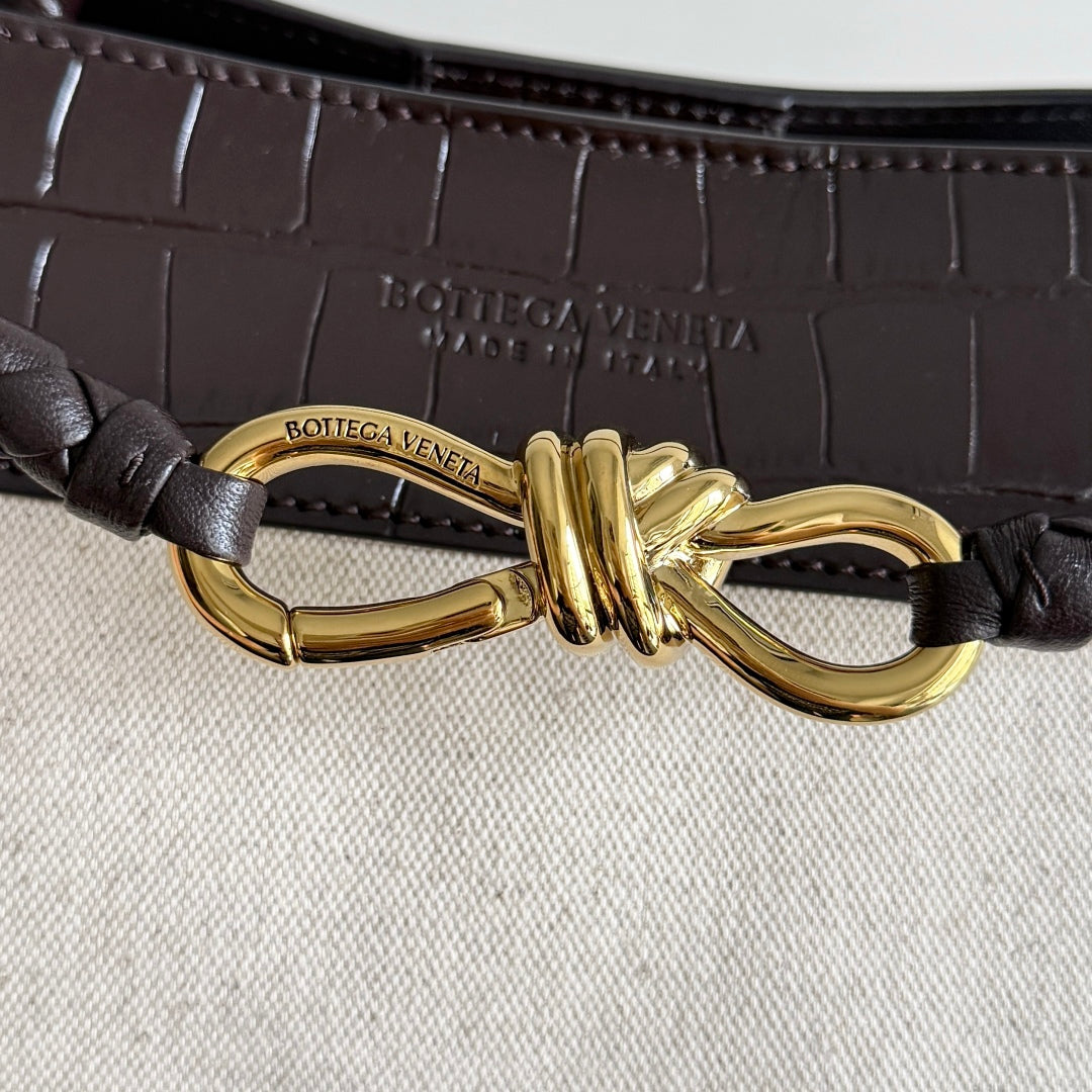 BOTTEGA VENETA 25S MEDIUM ANDIAMO 32 IN IVORY DARK BROWN CALFSKIN AND CANVAS