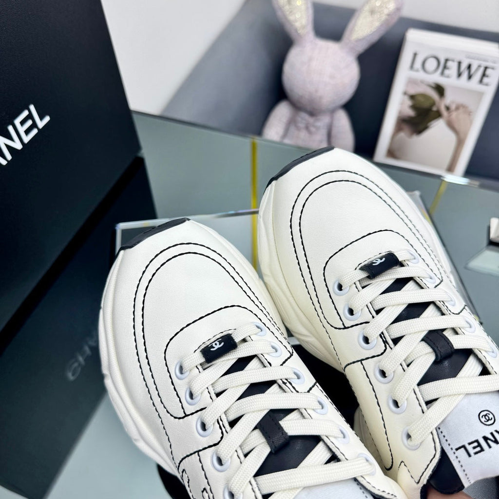 CHANEL TRAINERS SNEAKER IN WHITE CALFSKIN WITH BLACK EMBROIDERED