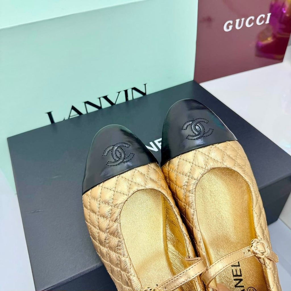 CHANEL MARY JANE FLAT 25S IN GOLD LAMBSKIN EMBOSSED LOGO