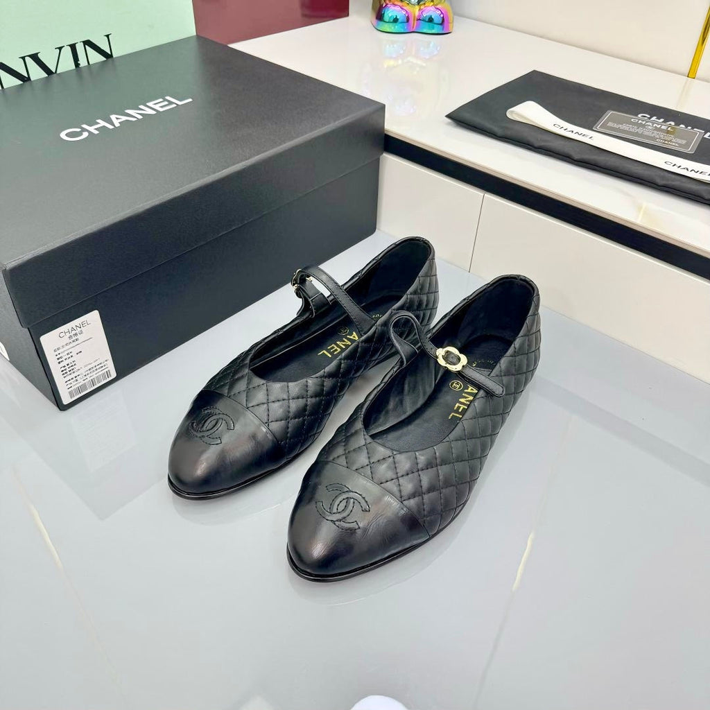 CHANEL MARY JANE FLAT 25S IN BLACK LAMBSKIN EMBOSSED LOGO