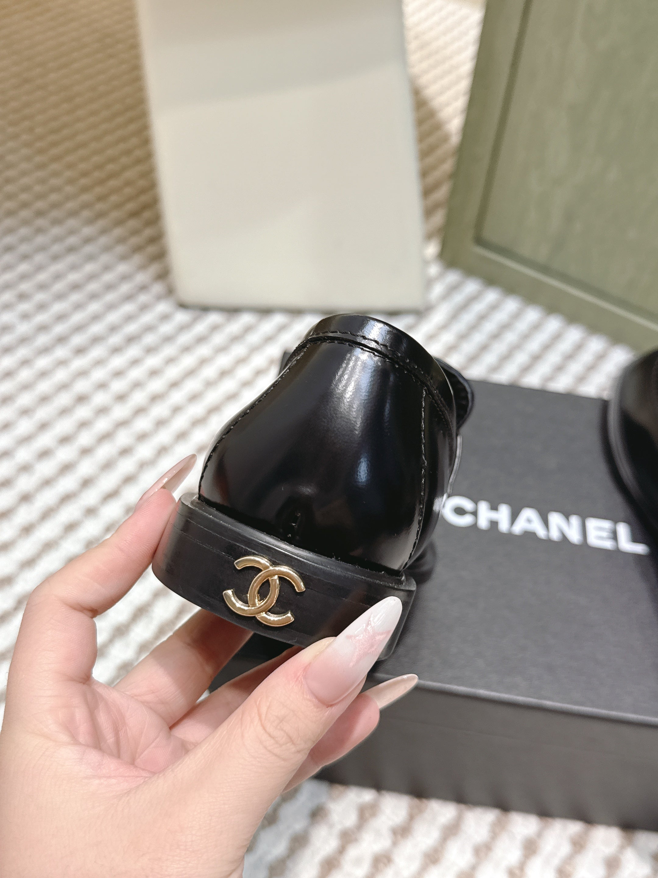 CHANEL 25S GODDESS FLAT LOAFERS IN BLACK GLOSSY CALFSKIN GOLD HARDWARE