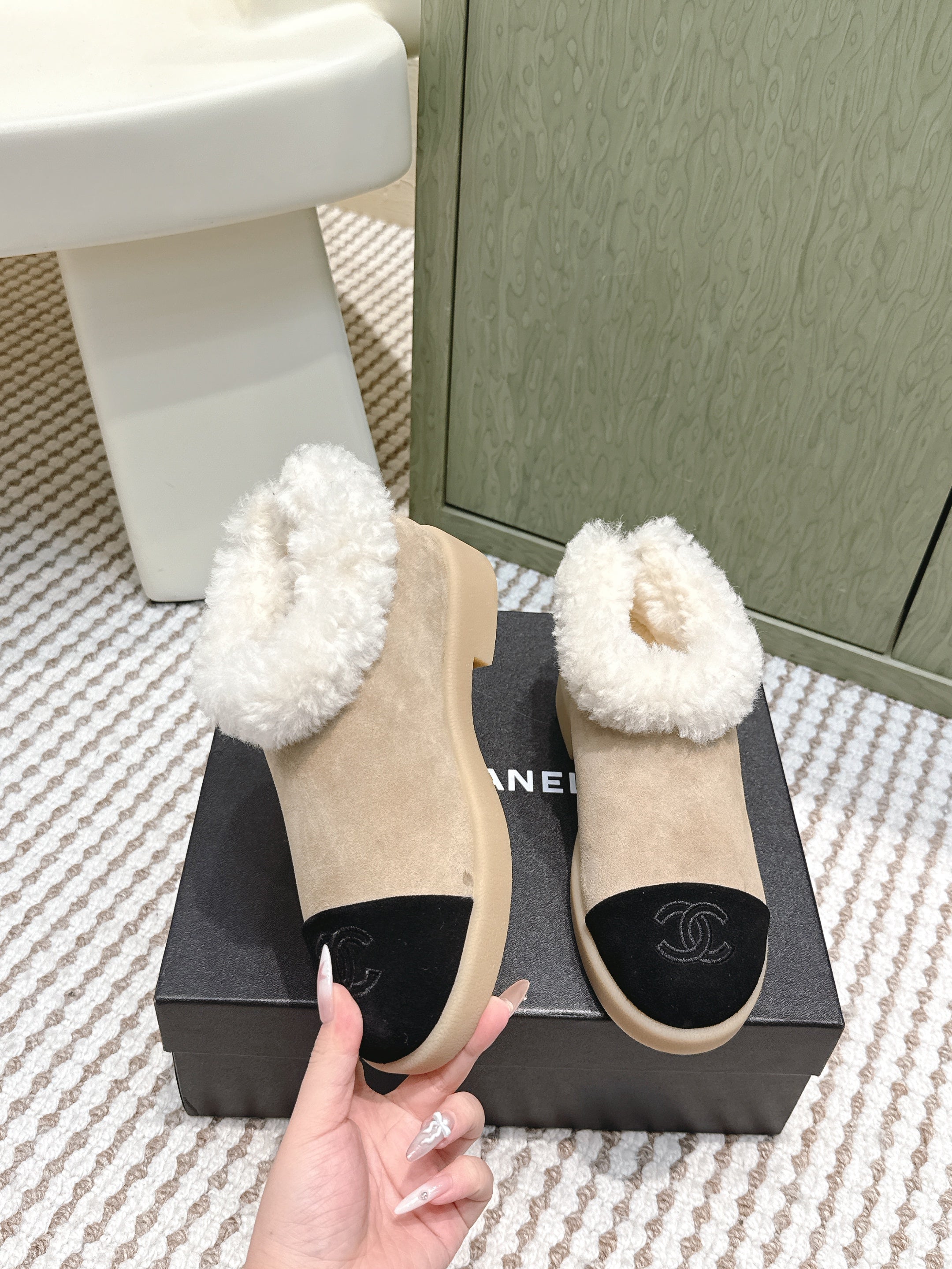 CHANEL 25S SHORT SUEDE BOOTS IN BEIGE AND BLACK WITH SHEEPSKIN LINING
