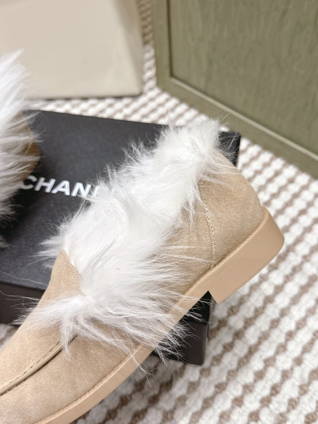 CHANEL 25S LOAFERS MOASIN IN BEIGE SUEDE WITH WHITE MINK FUR LINING