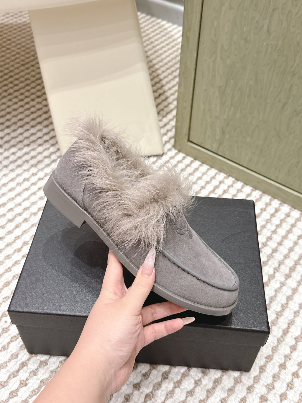 CHANEL 25S LOAFERS MOASIN IN LIGHT GRAY SUEDE WITH LIGHT BEIGE MINK FUR LINING