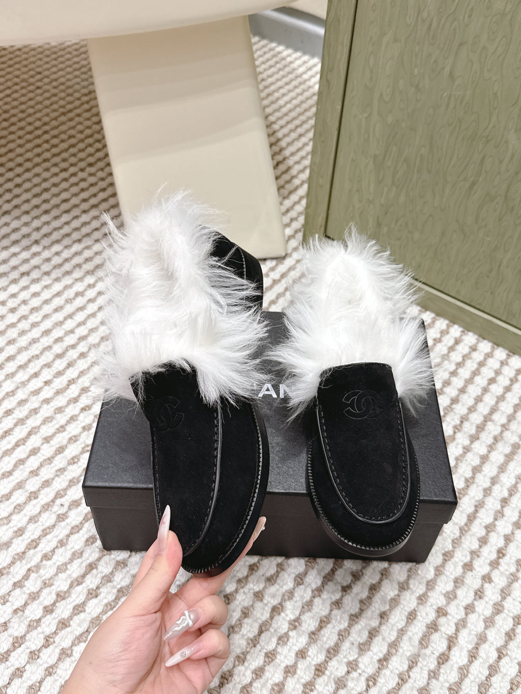 CHANEL 25S LOAFERS MOASIN IN BLACK SUEDE WITH WHITE MINK FUR LINING