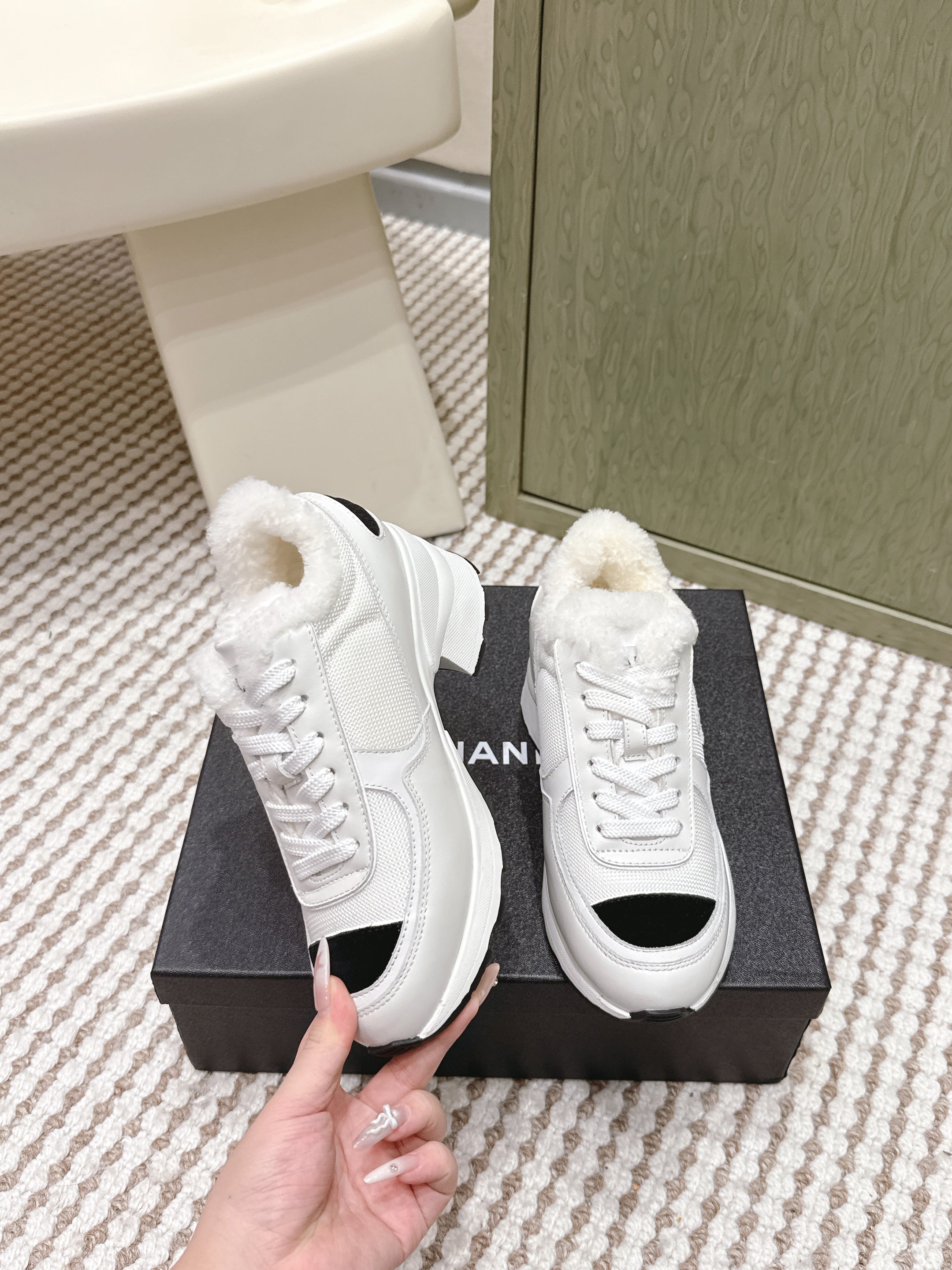 CHANEL 25S SNEAKERS IN WHITE SYNTHETIC FABRIC AND CALFSKIN BLACK SUEDE