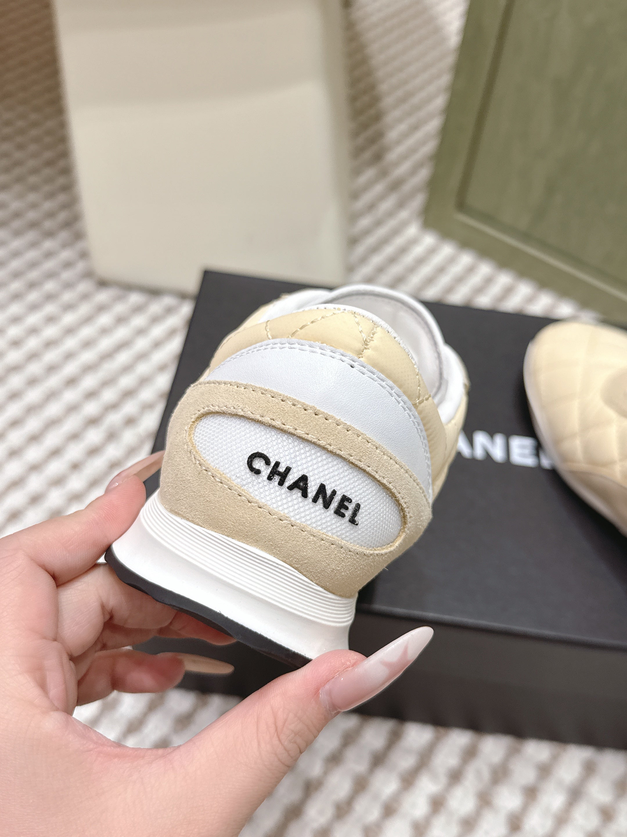 CHANEL 25S SNEAKERS IN LIGHT YELLOW CALFSKIN AND SUEDE