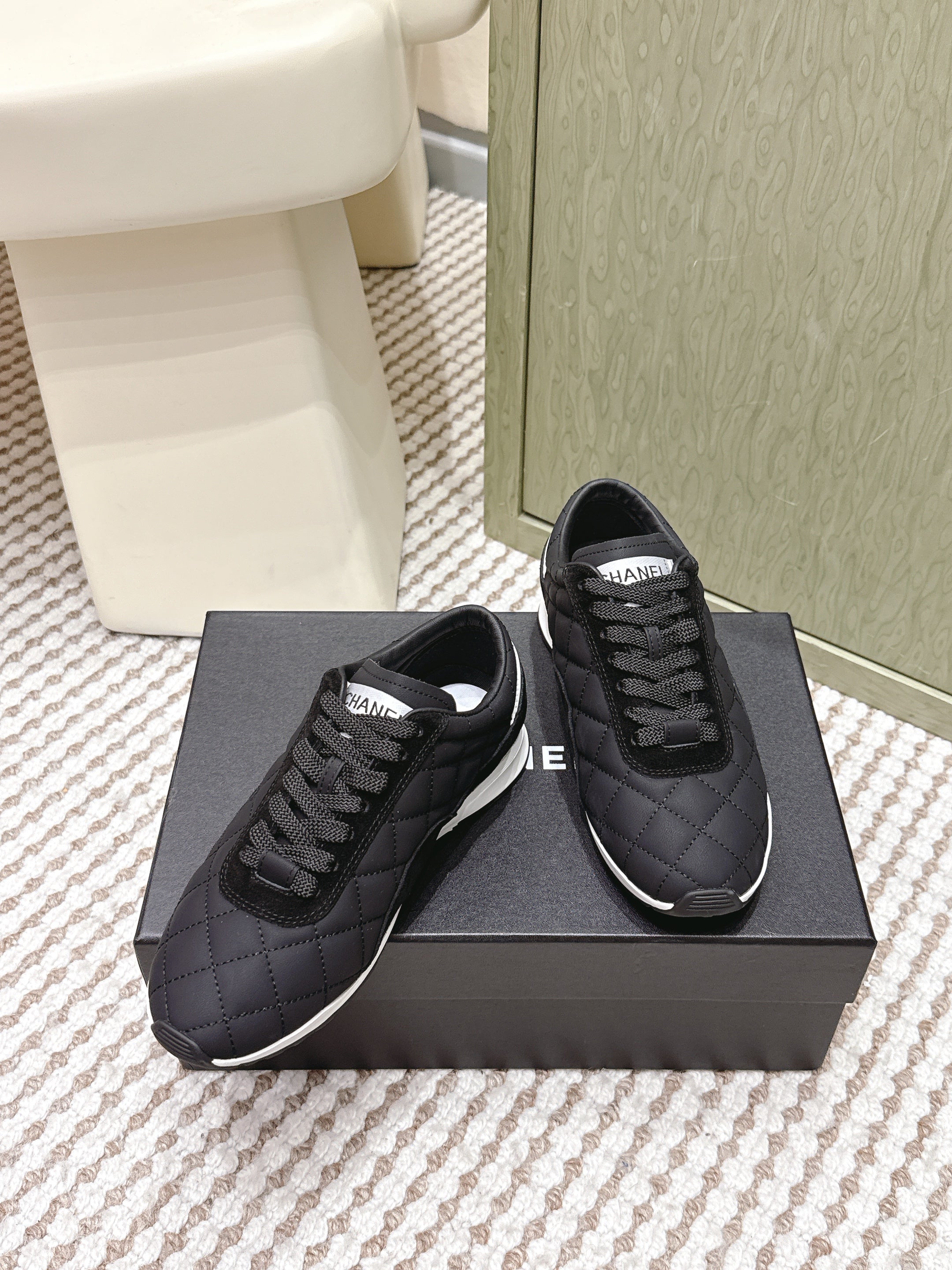 CHANEL 25S SNEAKERS IN BLACK CALFSKIN AND SUEDE