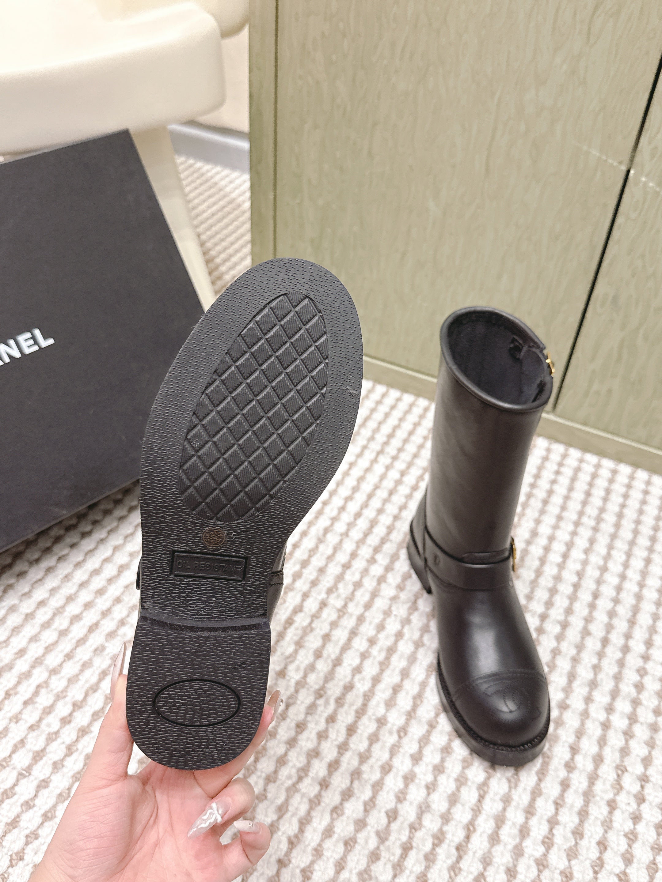 CHANEL 25S CALF-HIGH CHELSEA BOOTS IN BLACK CALFSKIN GOLD HARDWARE
