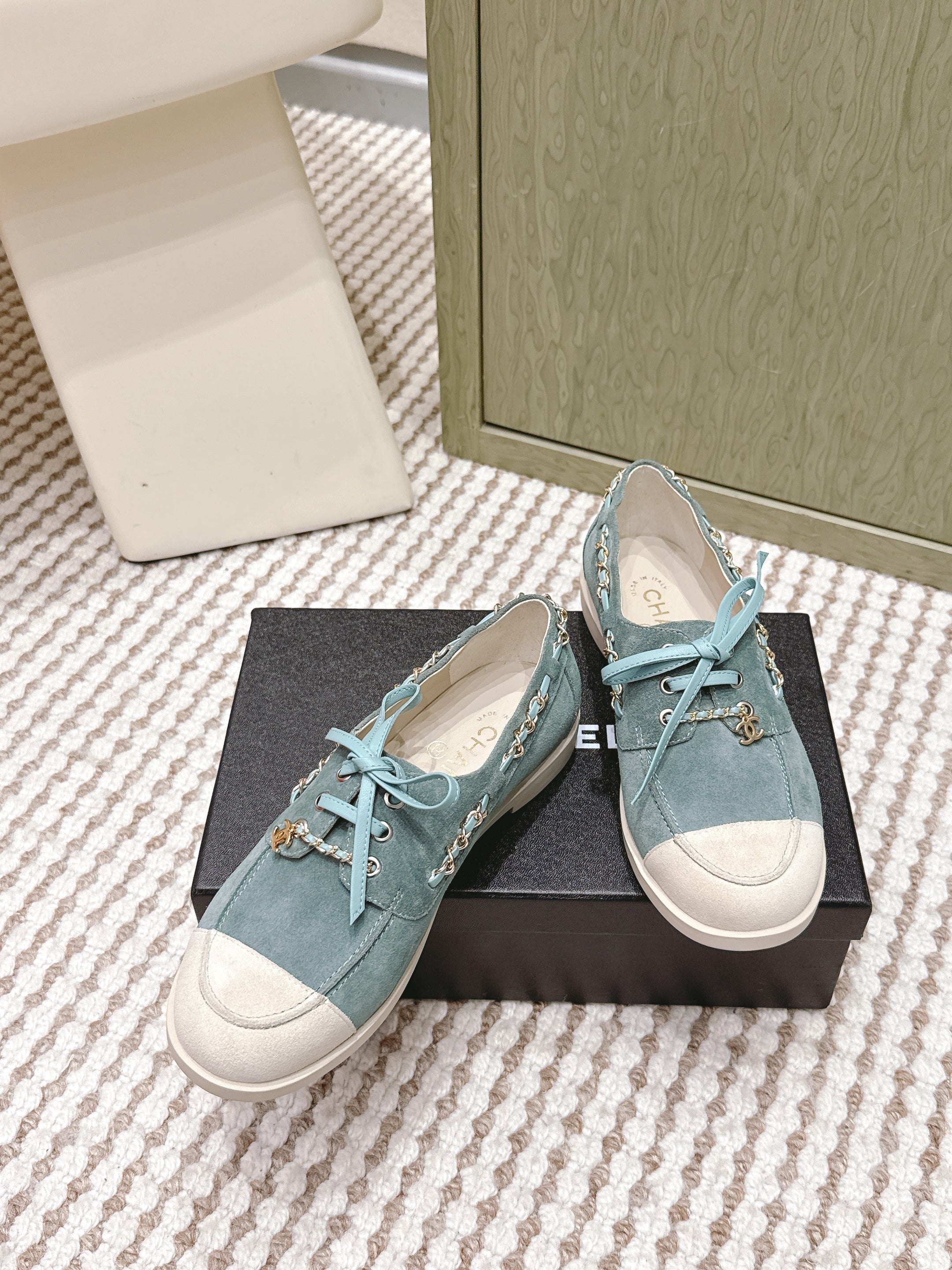 CHANEL 25S MOASINS IN LIGHT BLUISH-GRAY AND LIGHT GREY SUEDE