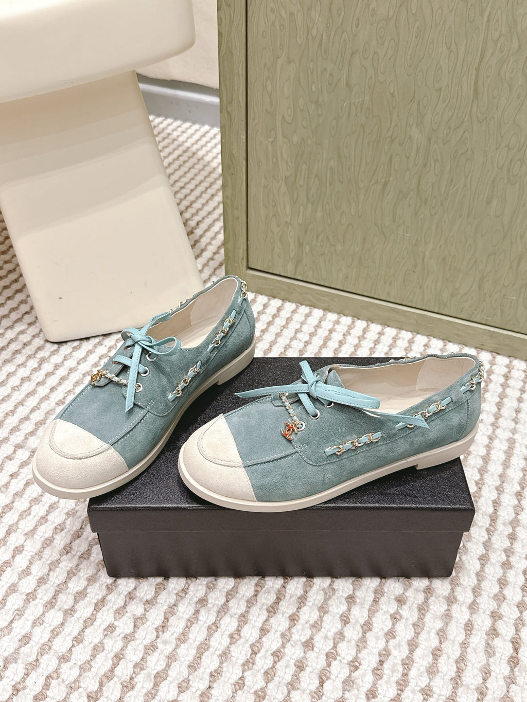 CHANEL 25S MOASINS IN LIGHT BLUISH-GRAY AND LIGHT GREY SUEDE