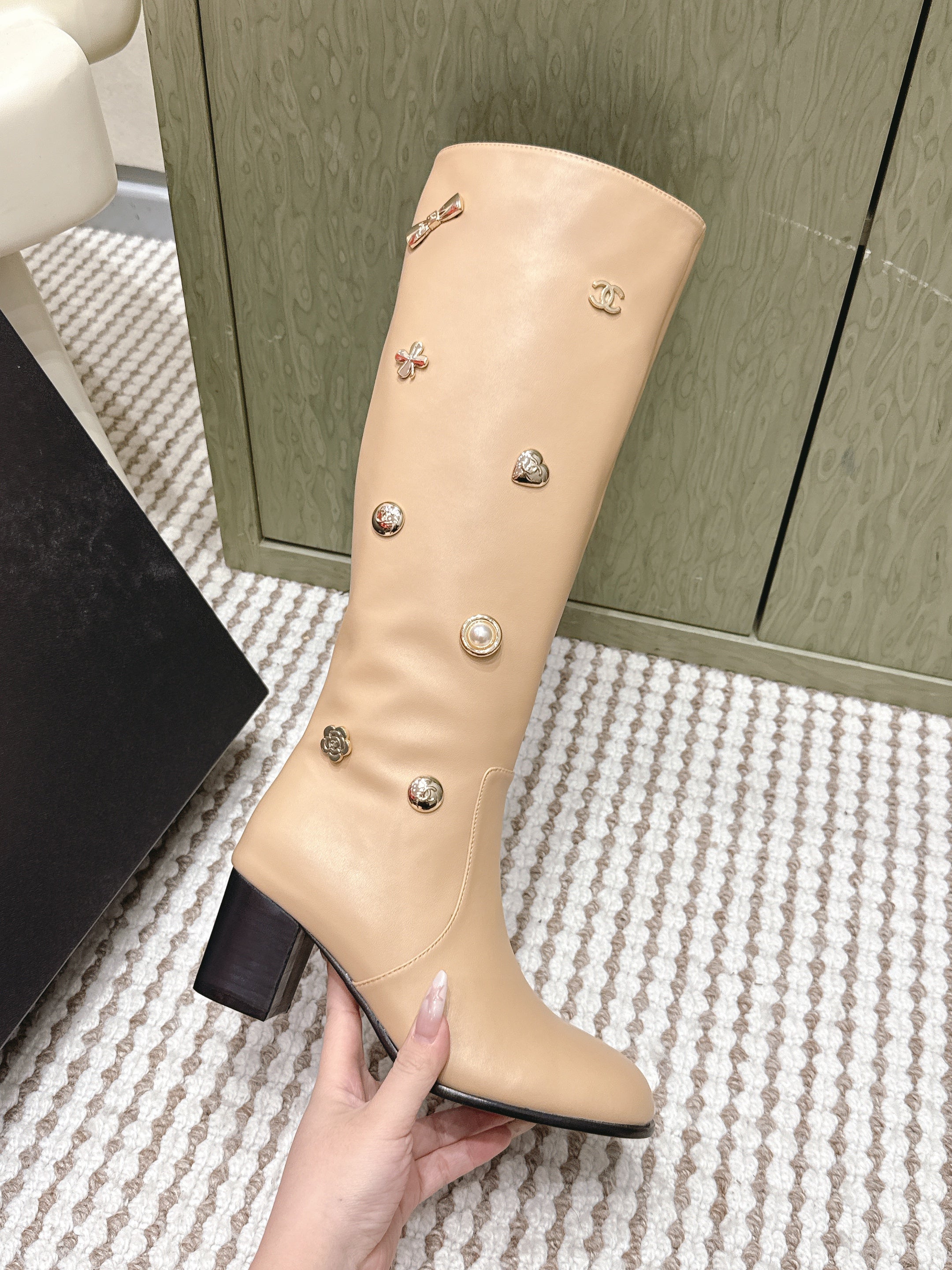 CHANEL 25S KNEE-HIGH BOOTS IN BEIGE CALFSKIN WITH RHINESTONES