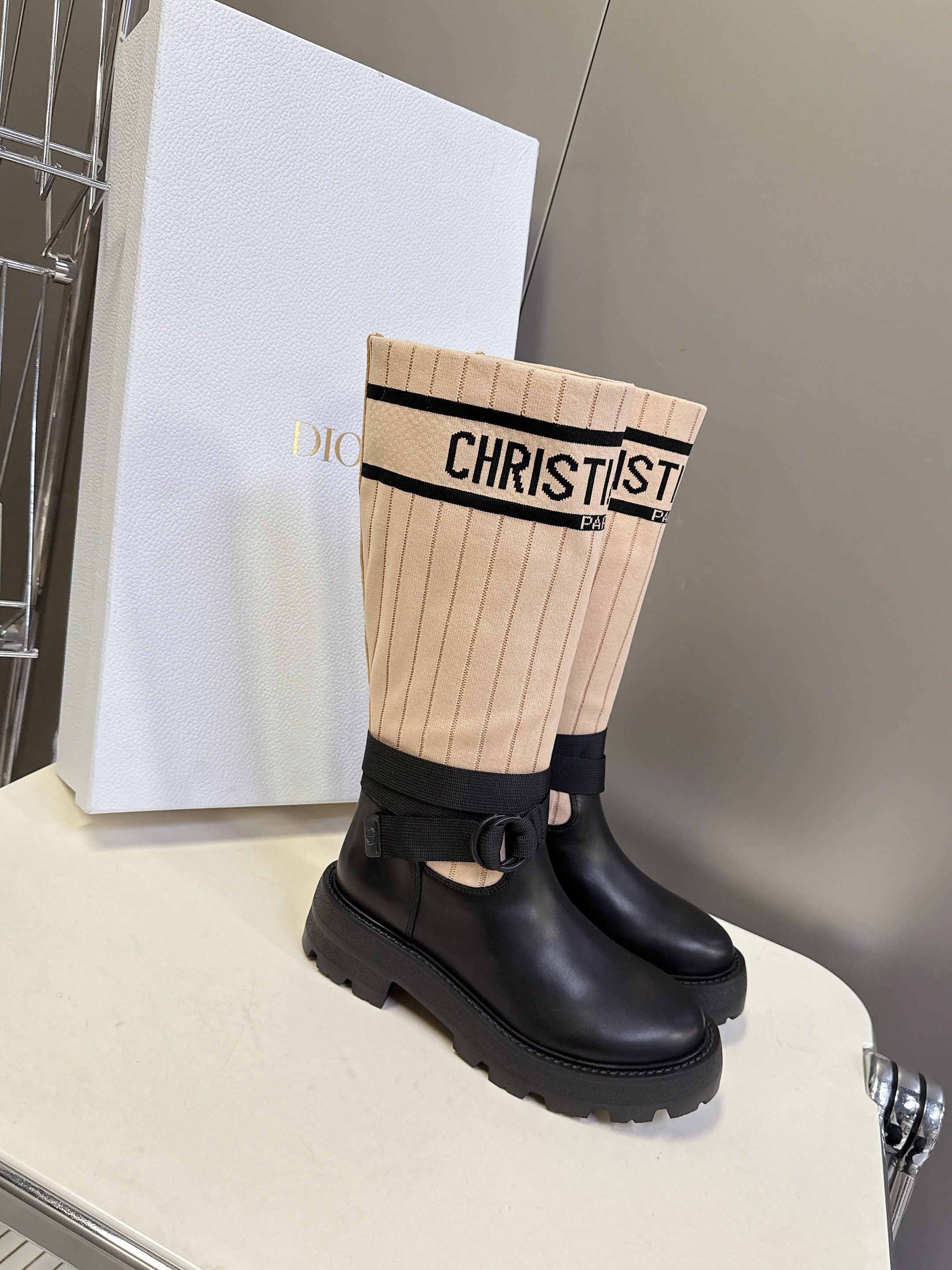 DIOR 25S D-MAJOR ANKLE BOOTS IN BLACK CALFSKIN AND LIGHT BEIGE FABRIC