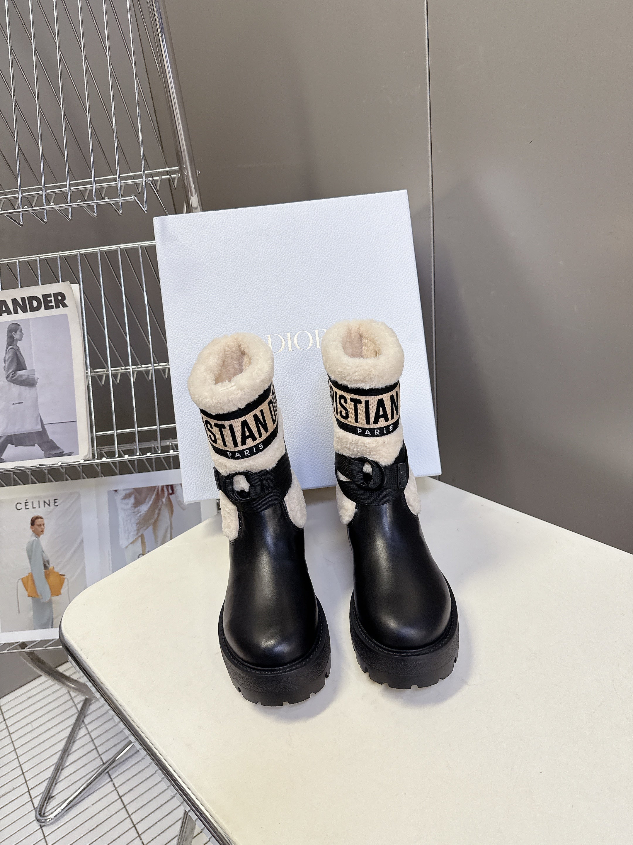 DIOR 25S D-MAJOR ANKLE BOOTS IN BLACK LAMBSKIN AND CREAM WHITE WOOL