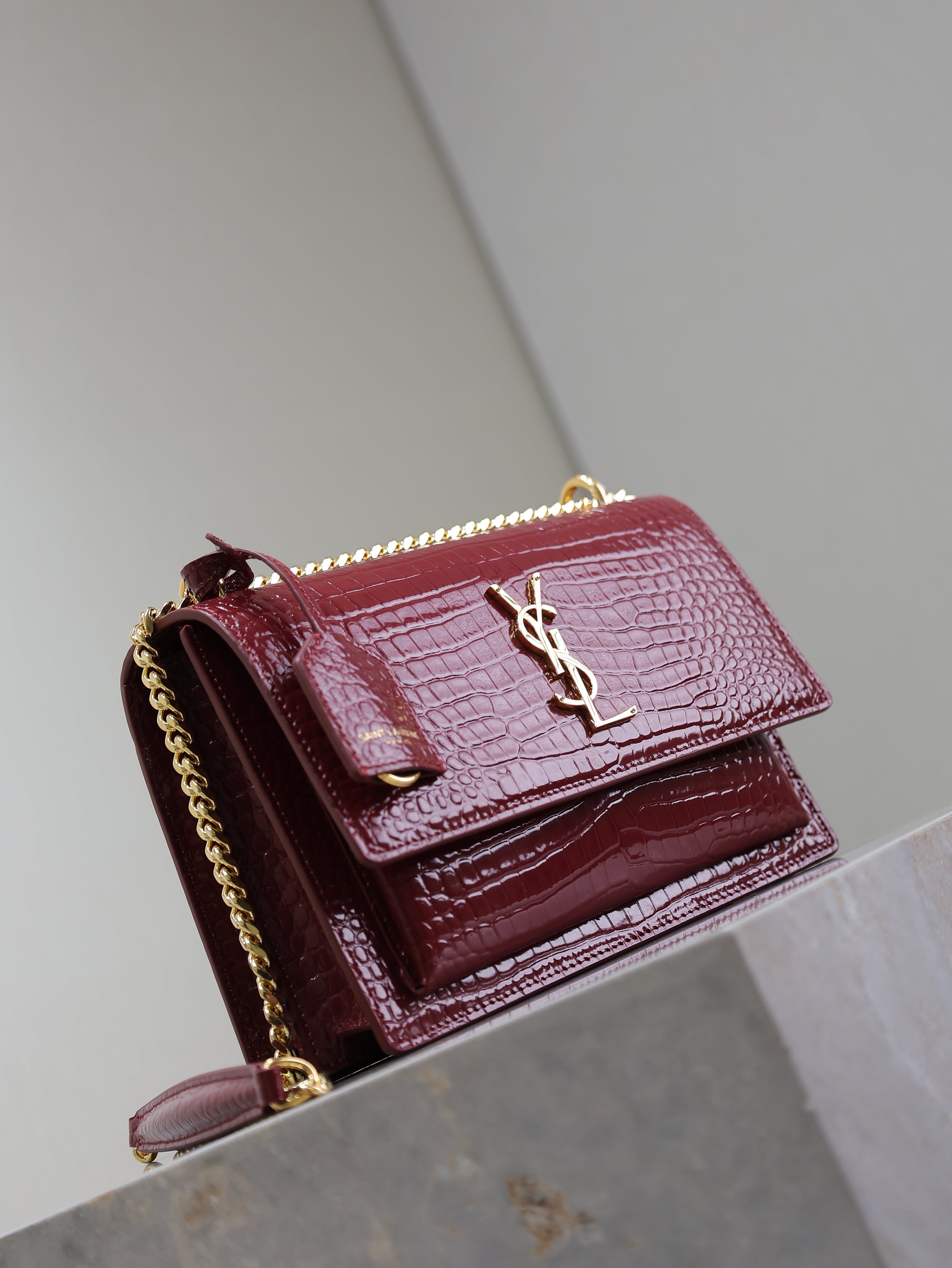 YSL 25S SUNSET MEDIUM 22 IN CRIMSON RED CROCODILE-EMBOSSED CALFSKIN GOLD HARDWARE