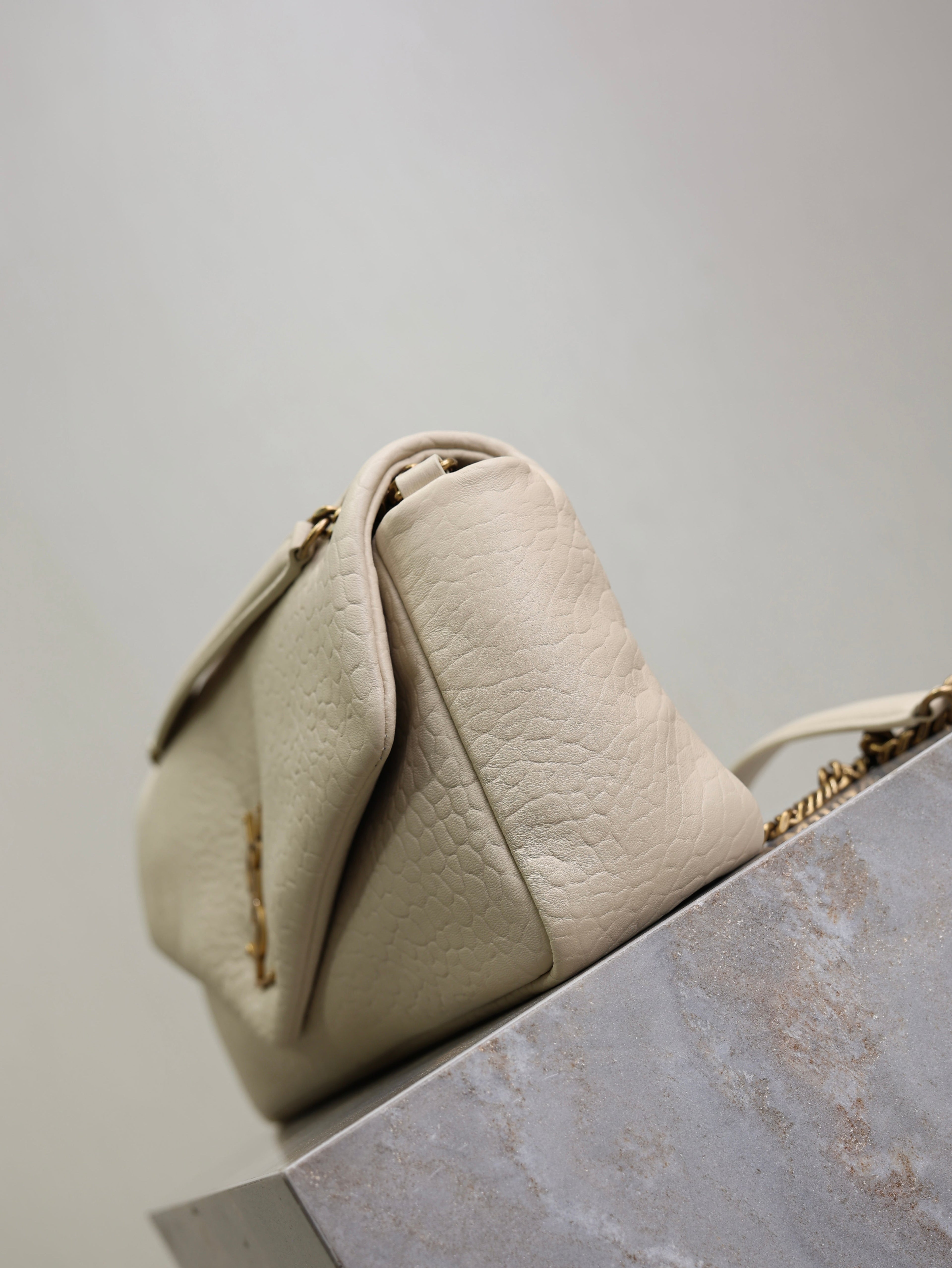 YSL 25S CALYPSO 30 IN IVORY GRAINED CALFSKIN GOLD HARDWRE
