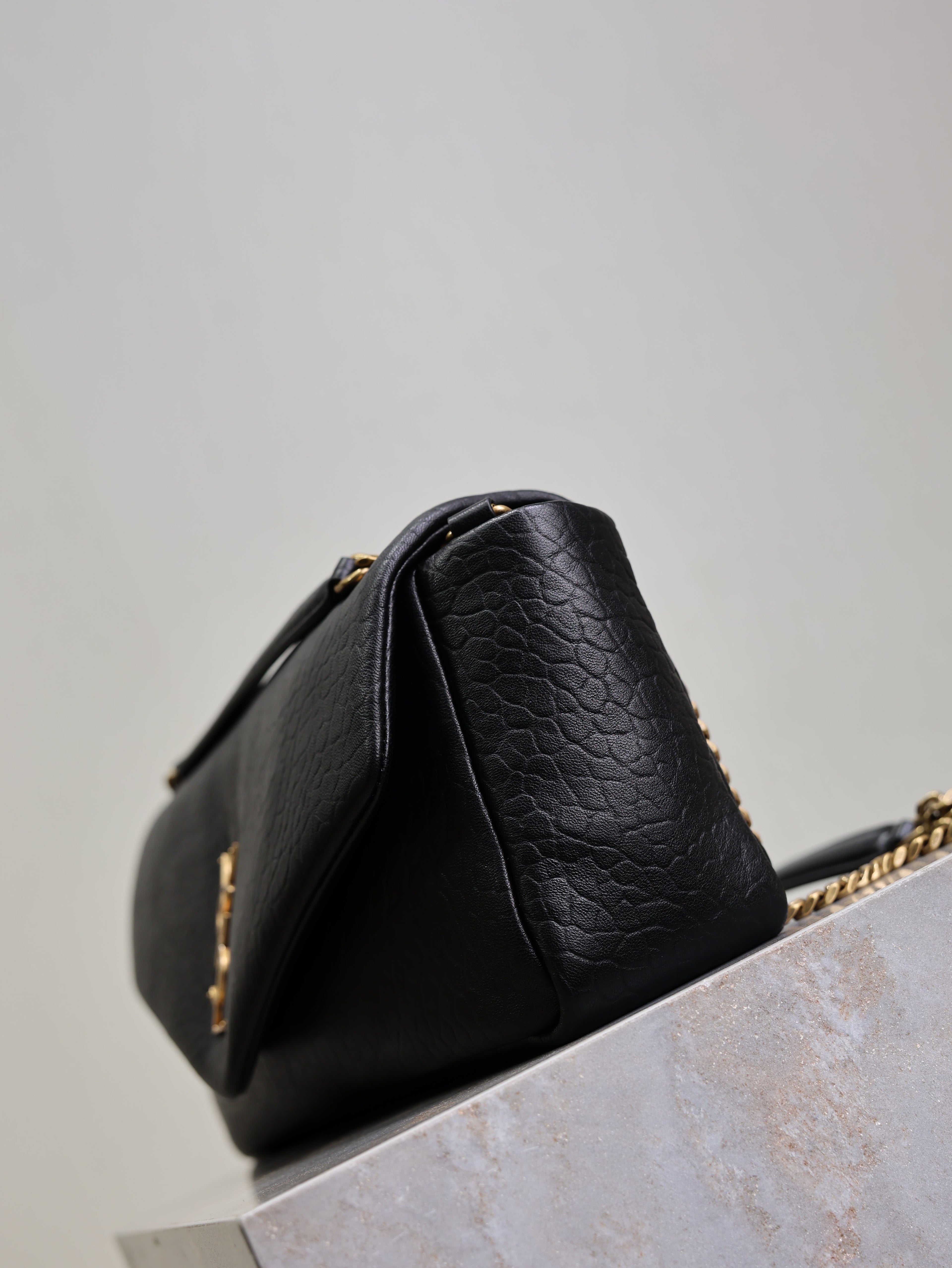 YSL 25S CALYPSO 30 IN BLACK GRAINED CALFSKIN GOLD HARDWRE