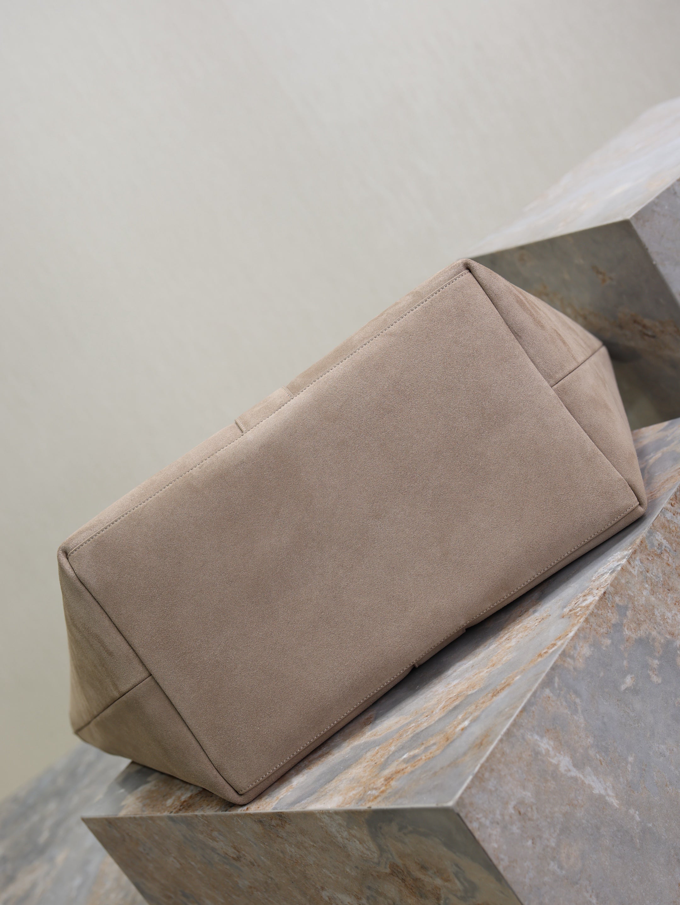 YSL 25S Y MAXI TOTE 50 IN DRY GRAIN SUEDE GOLD HARDWRE