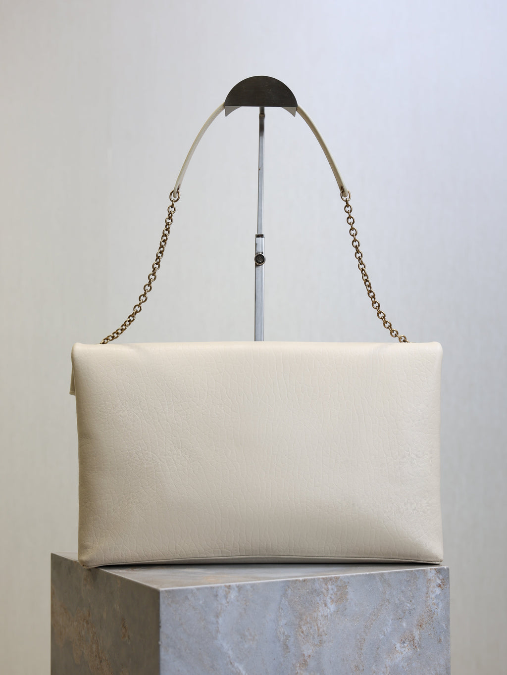 YSL 25S CASSANDRE ENVELOPE MESSENGER 35 IN BLANC VINTAGE LAMBSKIN GOLD HARDWARE