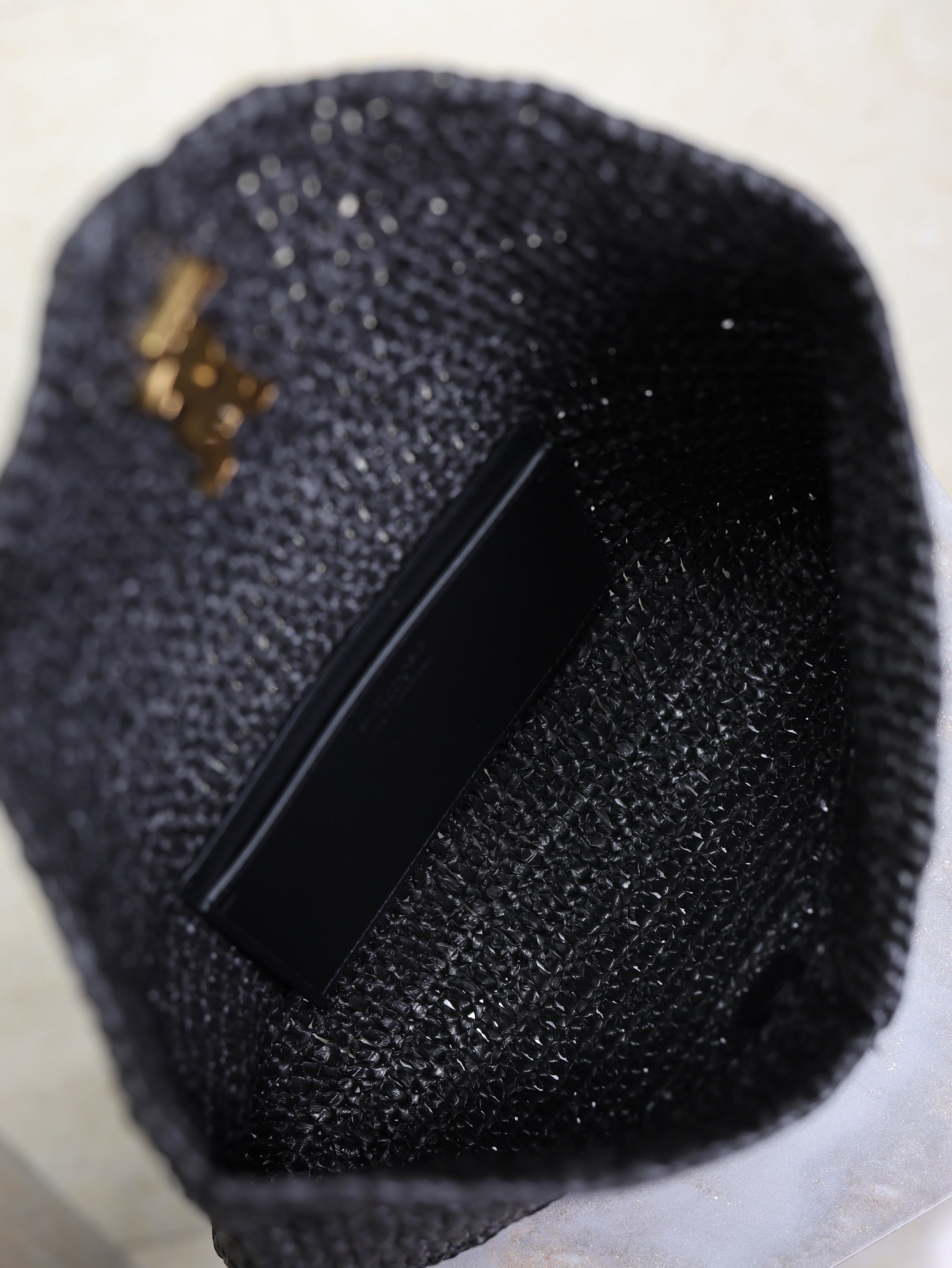 YSL 25S CASSANDRE LARGE ENVELOPE POUCH 29 IN BLACK RAFFIA GOLD HARDWRE