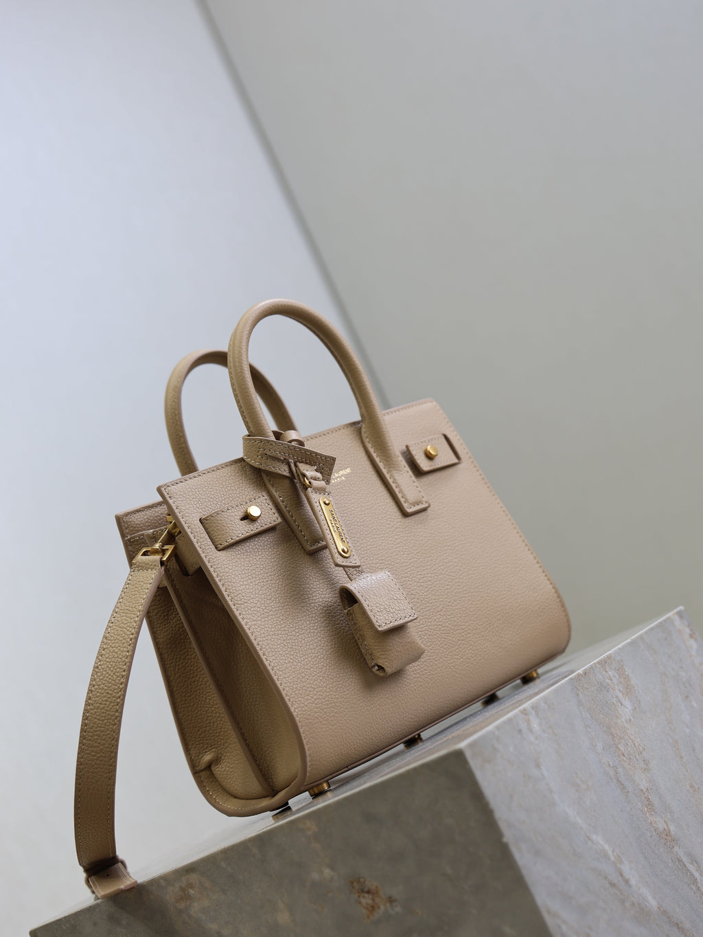YSL 25S SAC DE JOUR 22 IN DARK BEIGE SUPPLE GRAINED CALFSKIN
