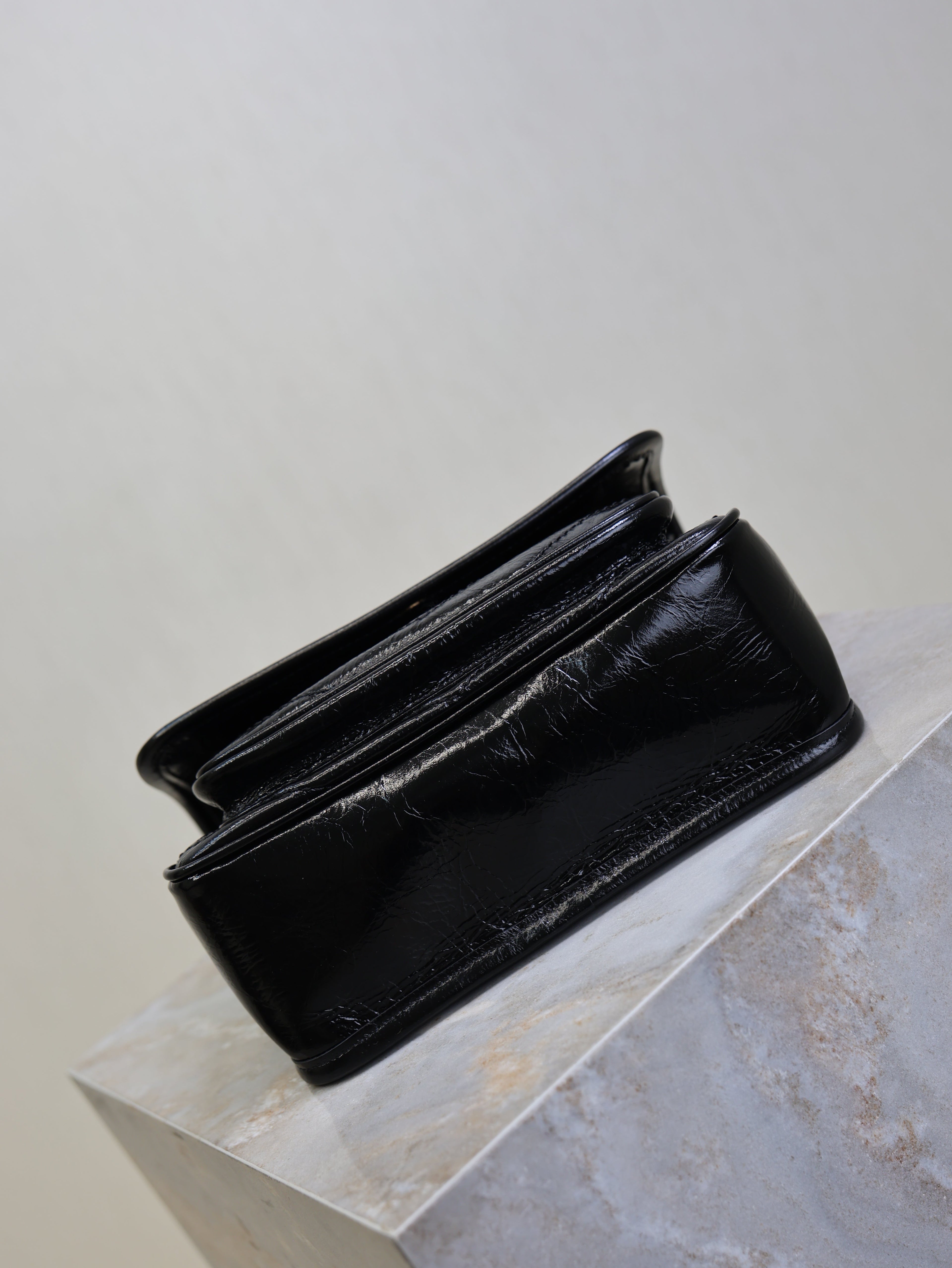 YSL 25S NIKI BAG 22 IN BLACK GLOSSY CALFSKIN GOLD HARDWRE