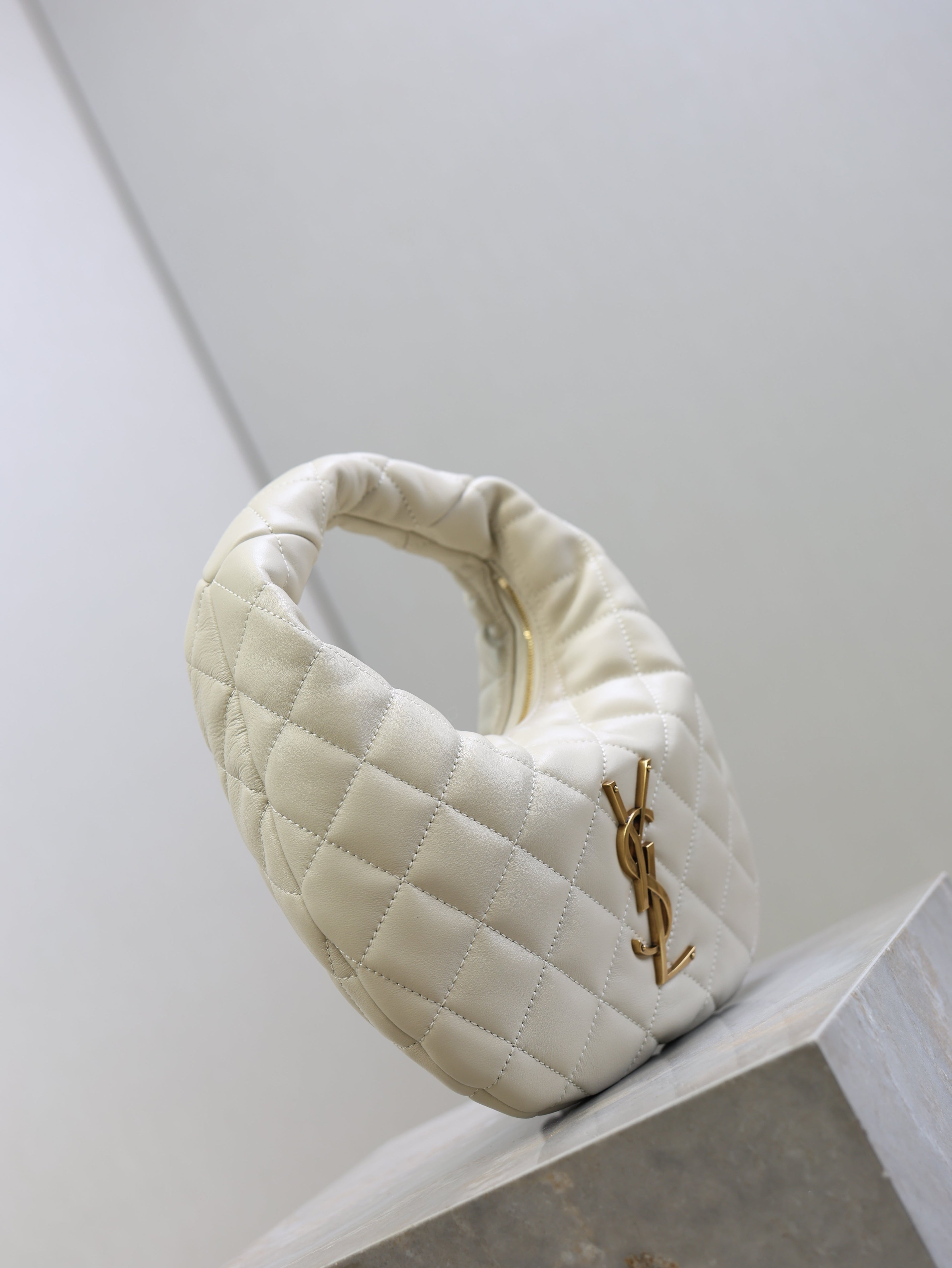 YSL 25S ICARINO 17 IN WHITE QUILTED CALFSKIN GOLD HARDWARE