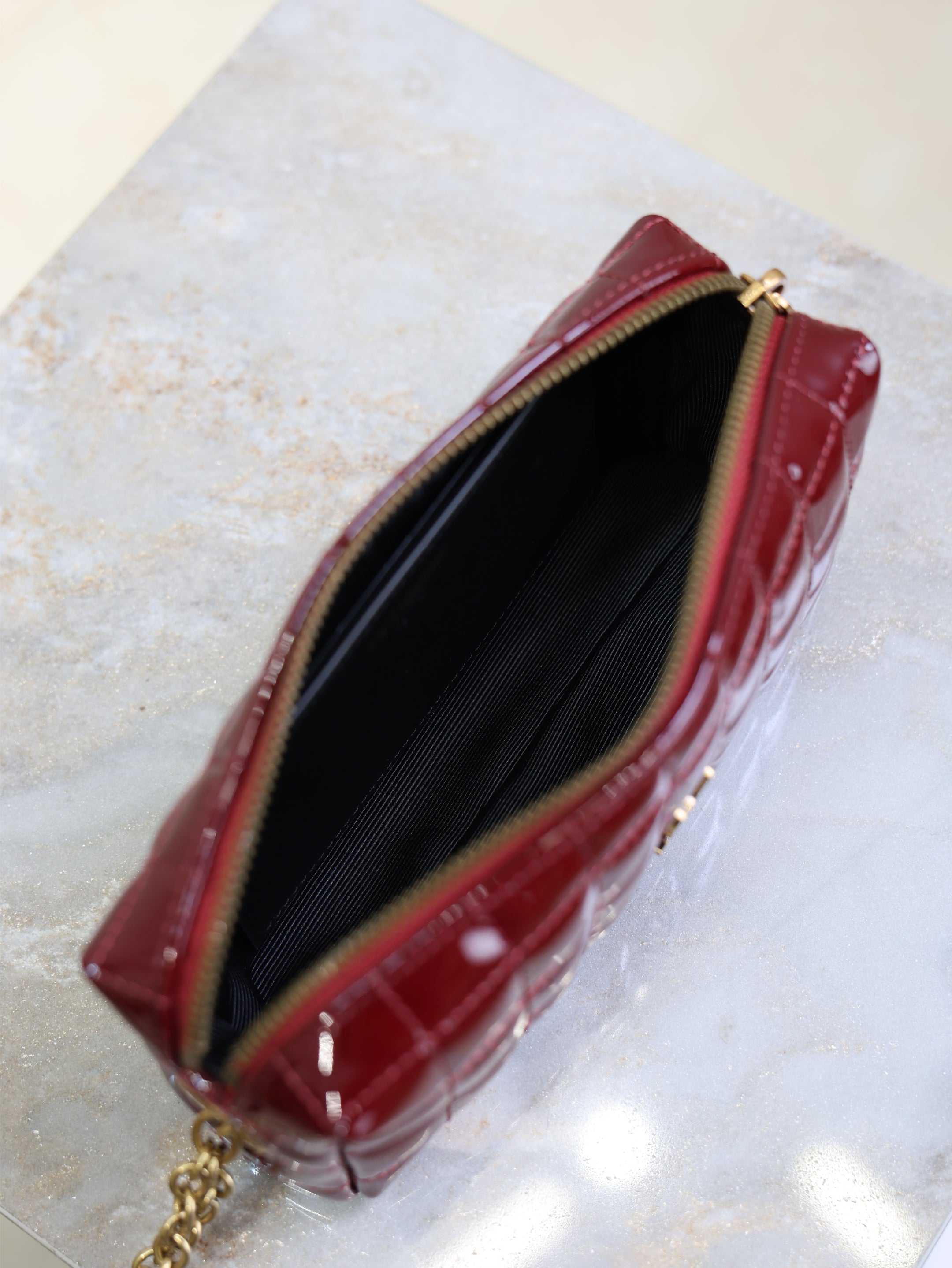 YSL 25S CASSANDRE MATELASSÉ CARRÉ POUCH ON CHAIN 18 IN DARK RED WINE SHINY CALFSKIN
