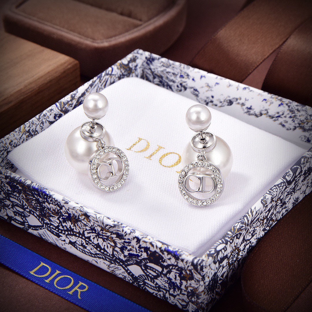 18K Dior Tribales White Resin Pearls Earrings