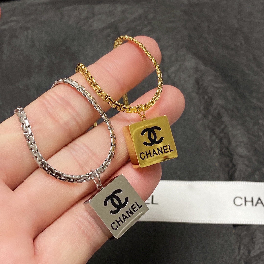 18K  Chanel Pendant Necklace